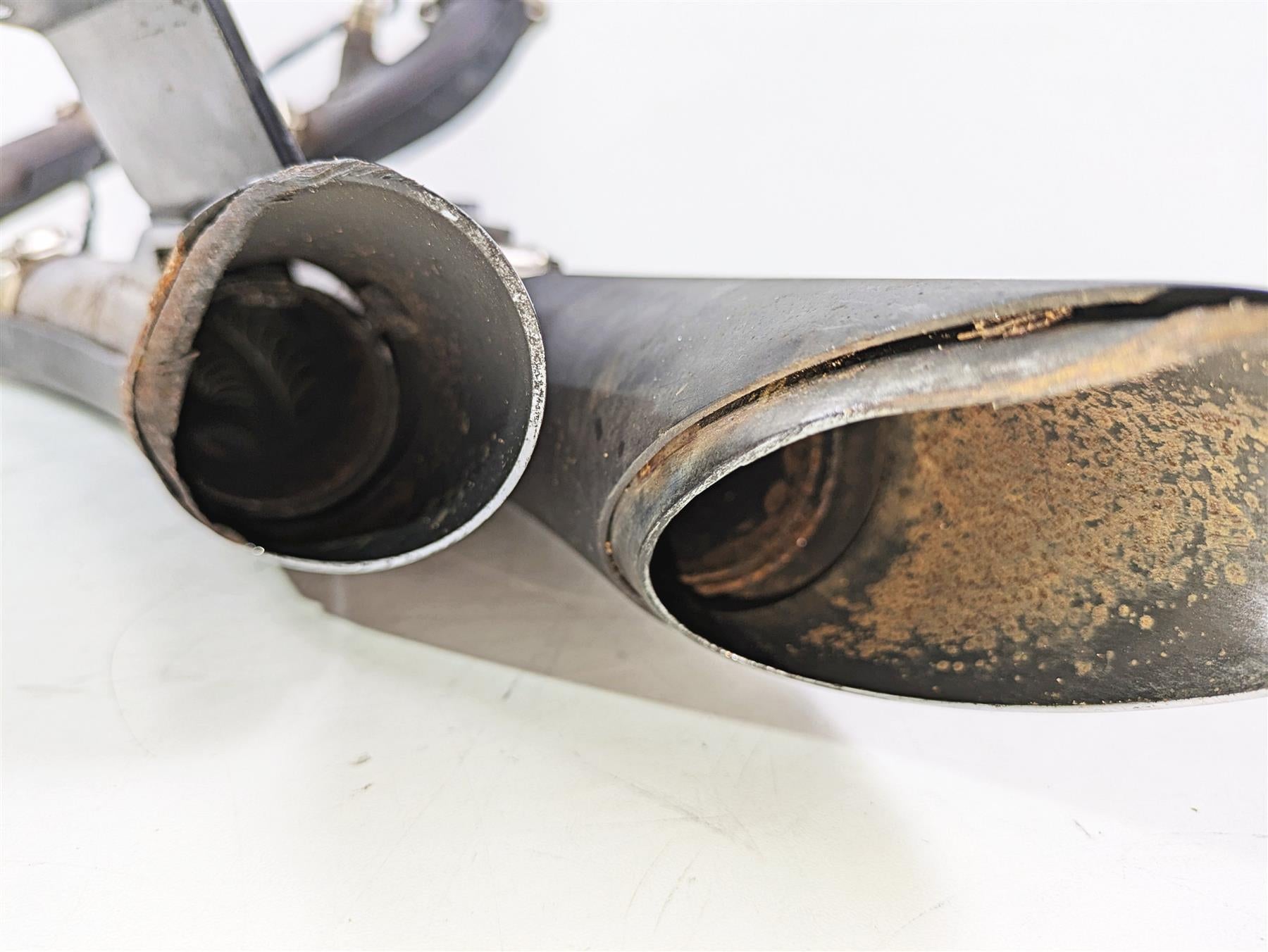 2008 Harley FLSTSB Cross Bones Vance Hines Radius Exhaust Pipe System 26029 {{ shop.shopifyCountryName }} - Mototech271