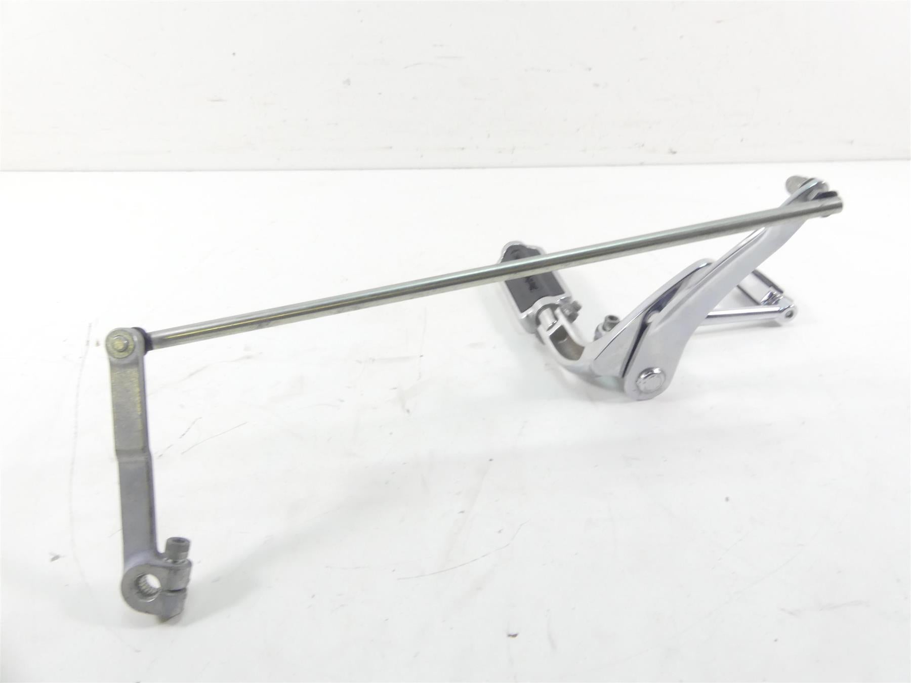 2009 Harley FXDL Dyna Low Rider Left Rider Forward Footpeg & Shifter 33693-03 {{ shop.shopifyCountryName }} - Mototech271