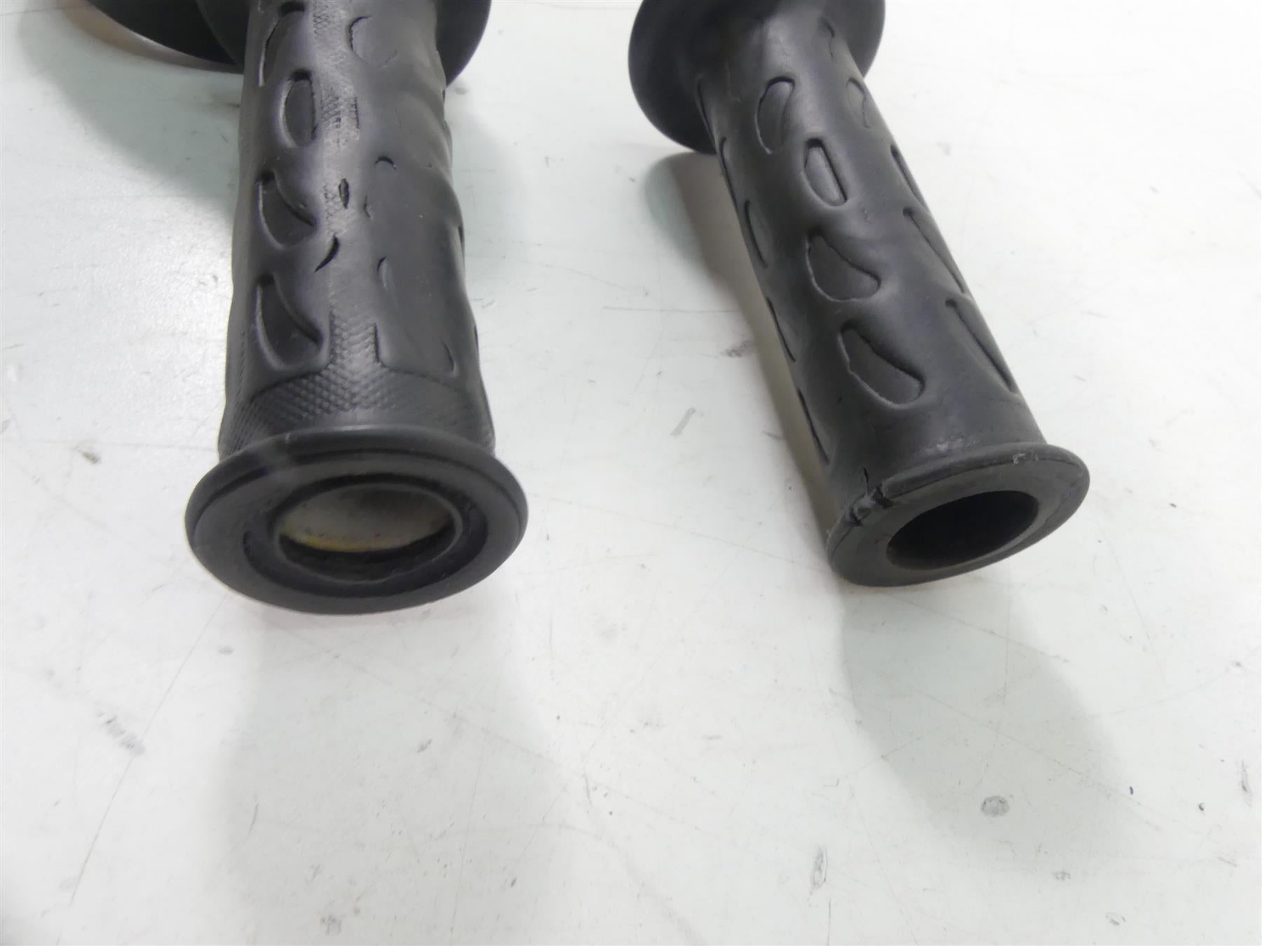 2001 Kawasaki ZX600J2 ZX6R Ninja Throttle Grip & Cables 32099-1193 {{ shop.shopifyCountryName }} - Mototech271