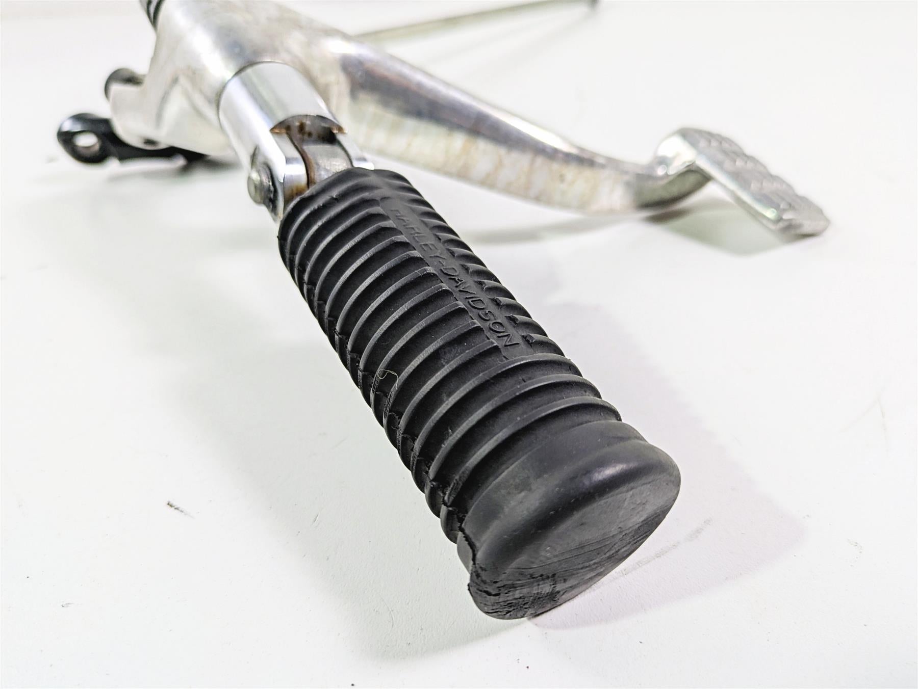 2007 Harley Sportster XL1200 C Front Footpeg Shifter Brake Pedal Set 42651-04 {{ shop.shopifyCountryName }} - Mototech271
