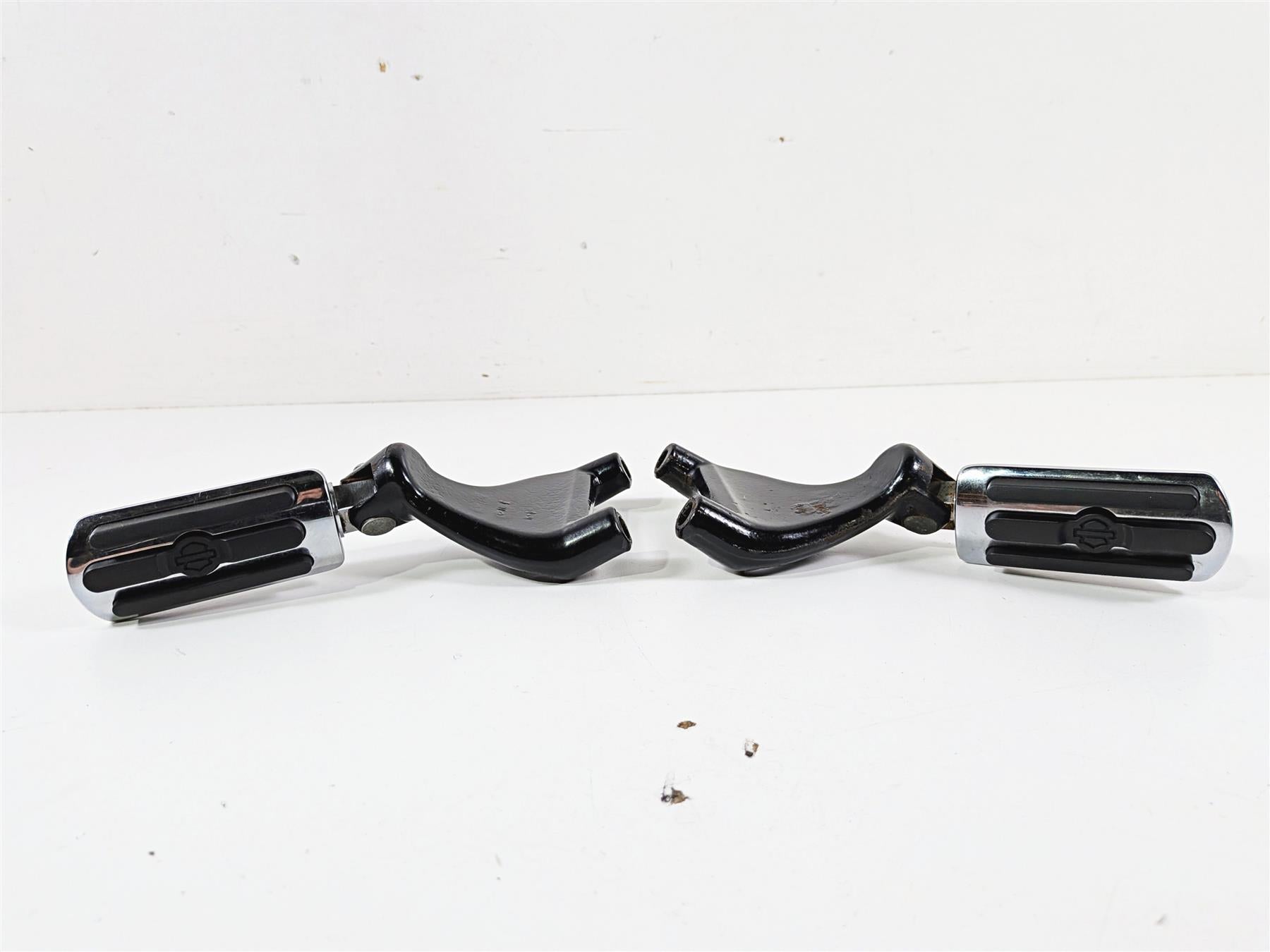 2006 Harley Sportster XL883 Low Passenger Foot Peg Set Chrome 49314-04 49315-04 {{ shop.shopifyCountryName }} - Mototech271