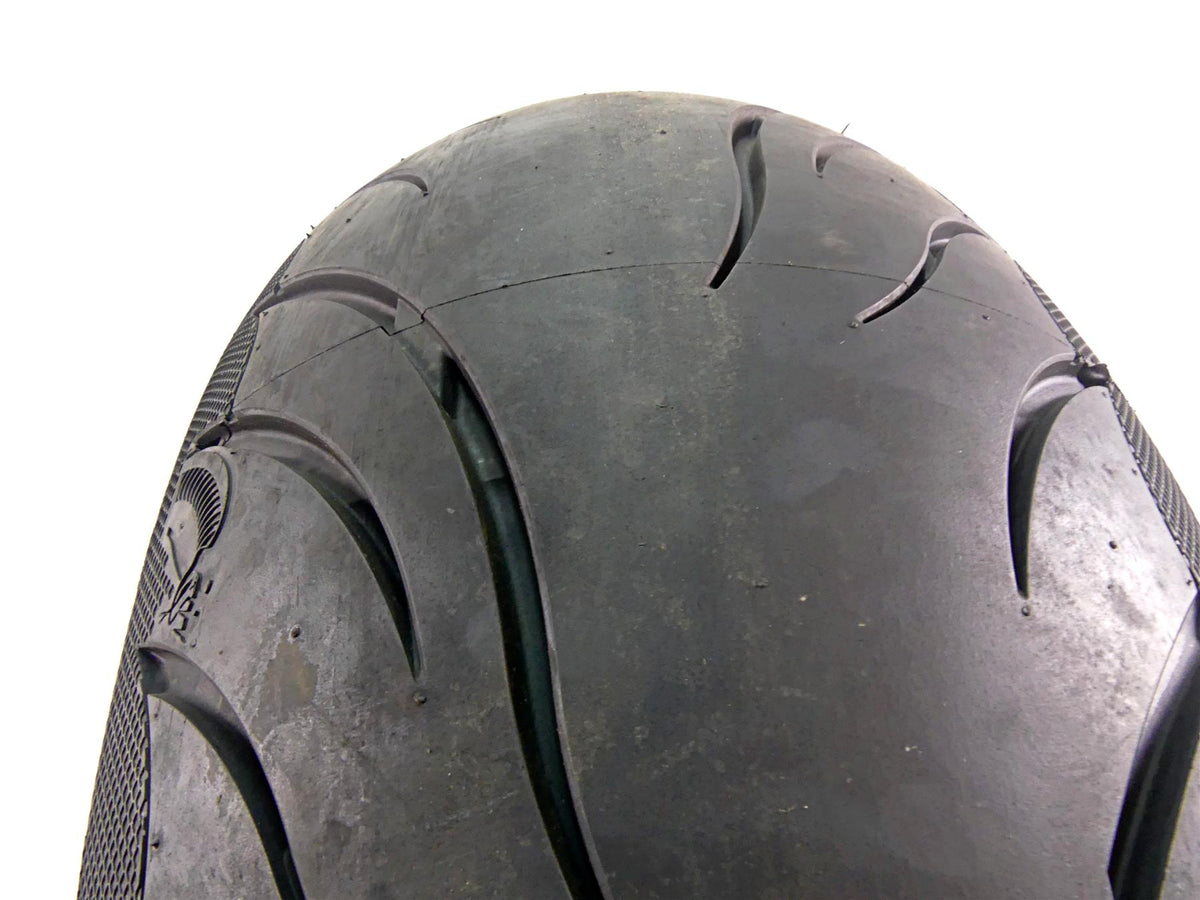 Used Rear Motorcycle Tire Avon Cobra AV92 240/40VR18 4120211 {{ shop.shopifyCountryName }} - Mototech271