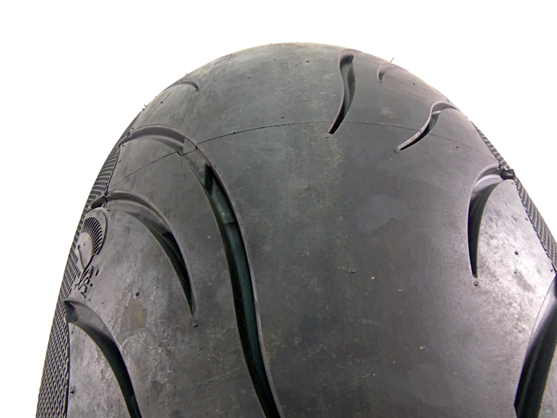Used Rear Motorcycle Tire Avon Cobra AV92 240/40VR18 4120211 {{ shop.shopifyCountryName }} - Mototech271