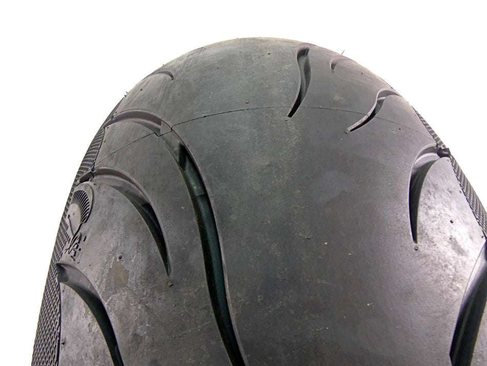Used Rear Motorcycle Tire Avon Cobra AV92 240/40VR18 4120211 {{ shop.shopifyCountryName }} - Mototech271