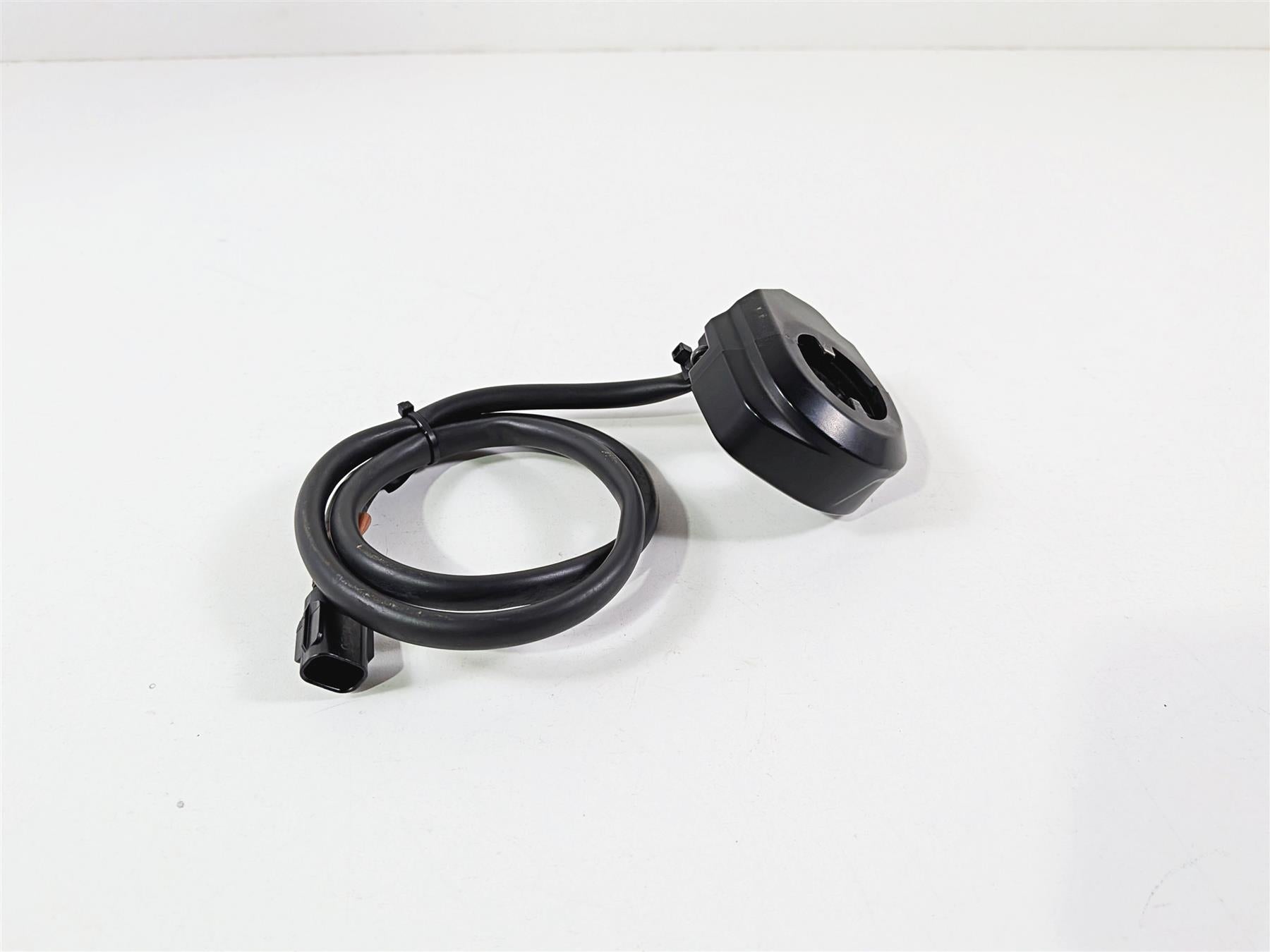 2022 Triumph Tiger 900 GT Pro Ride Fly By Wire Throttle Grip Sensor T2042074 {{ shop.shopifyCountryName }} - Mototech271