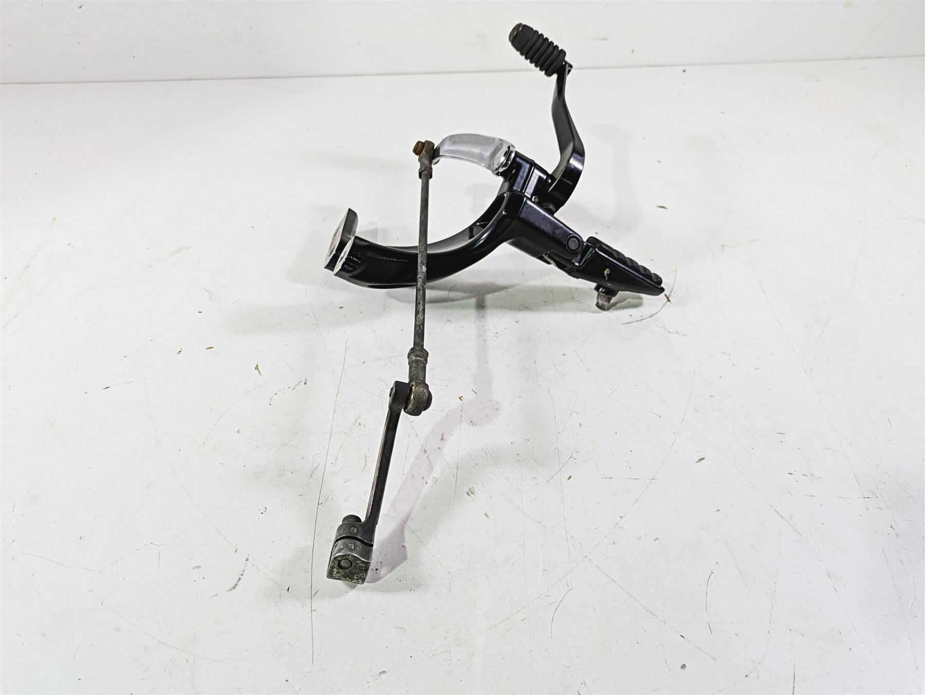 2018 Harley Softail FXFBS Fat Bob Left Rider Footpeg & Shifter 33600134 33600211 {{ shop.shopifyCountryName }} - Mototech271