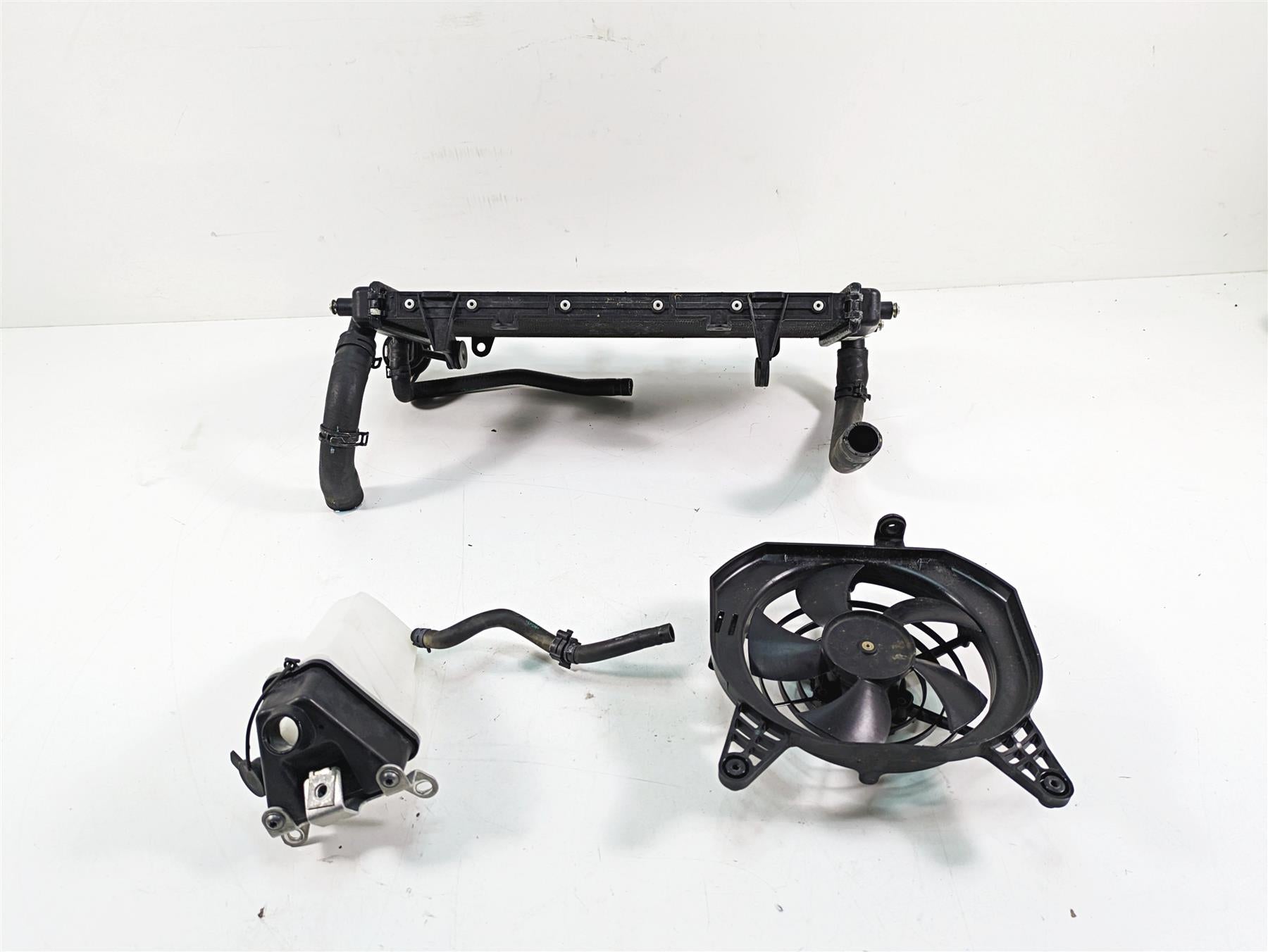 2016 BMW R1200R K53 Radiator Fan Reservoir Hoses Set - No Leaks 17118525833 {{ shop.shopifyCountryName }} - Mototech271