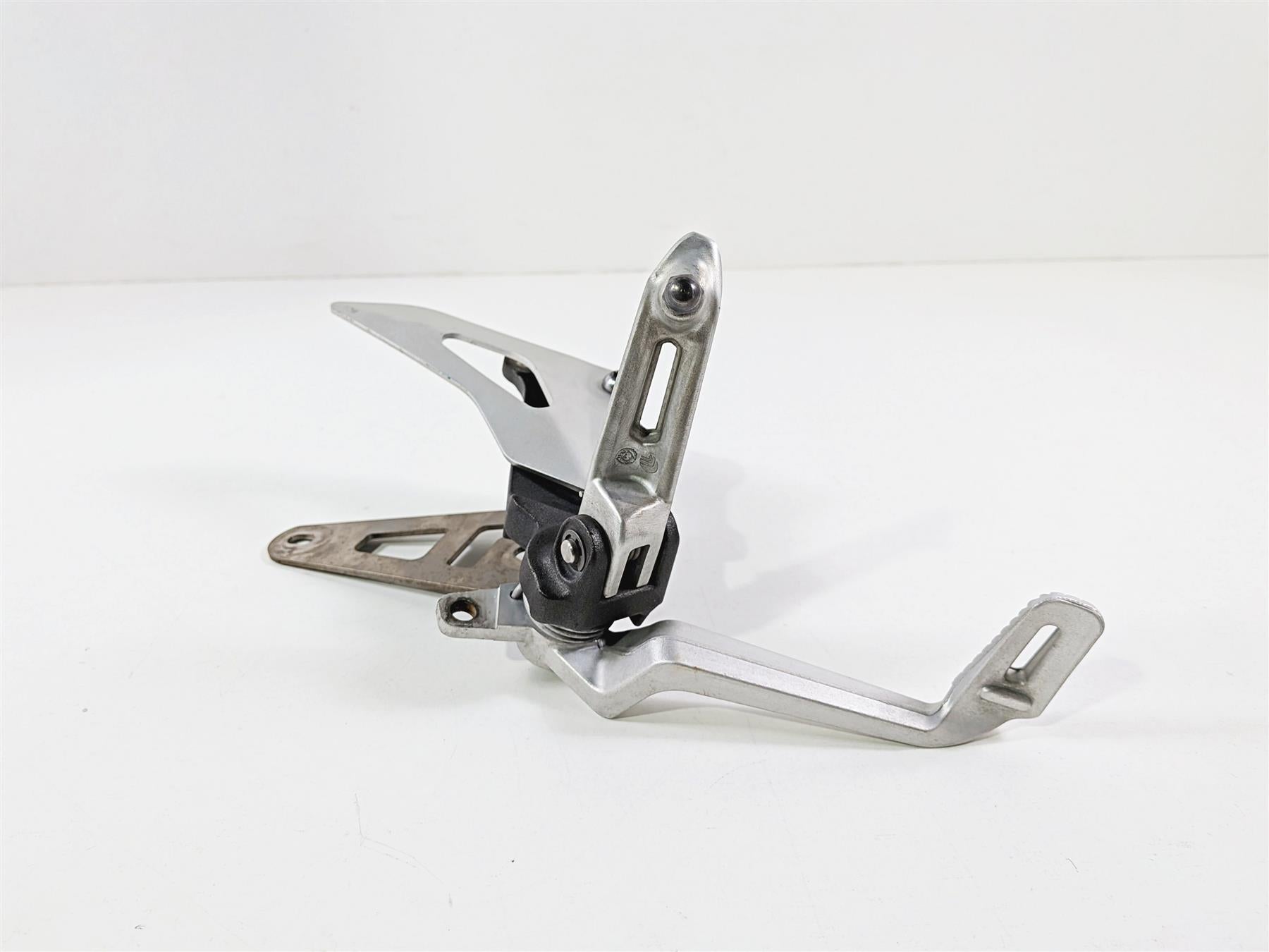 2019 Triumph Speed Triple RS 1050 Front Right Foot Peg & Brake Pedal T2081844 {{ shop.shopifyCountryName }} - Mototech271