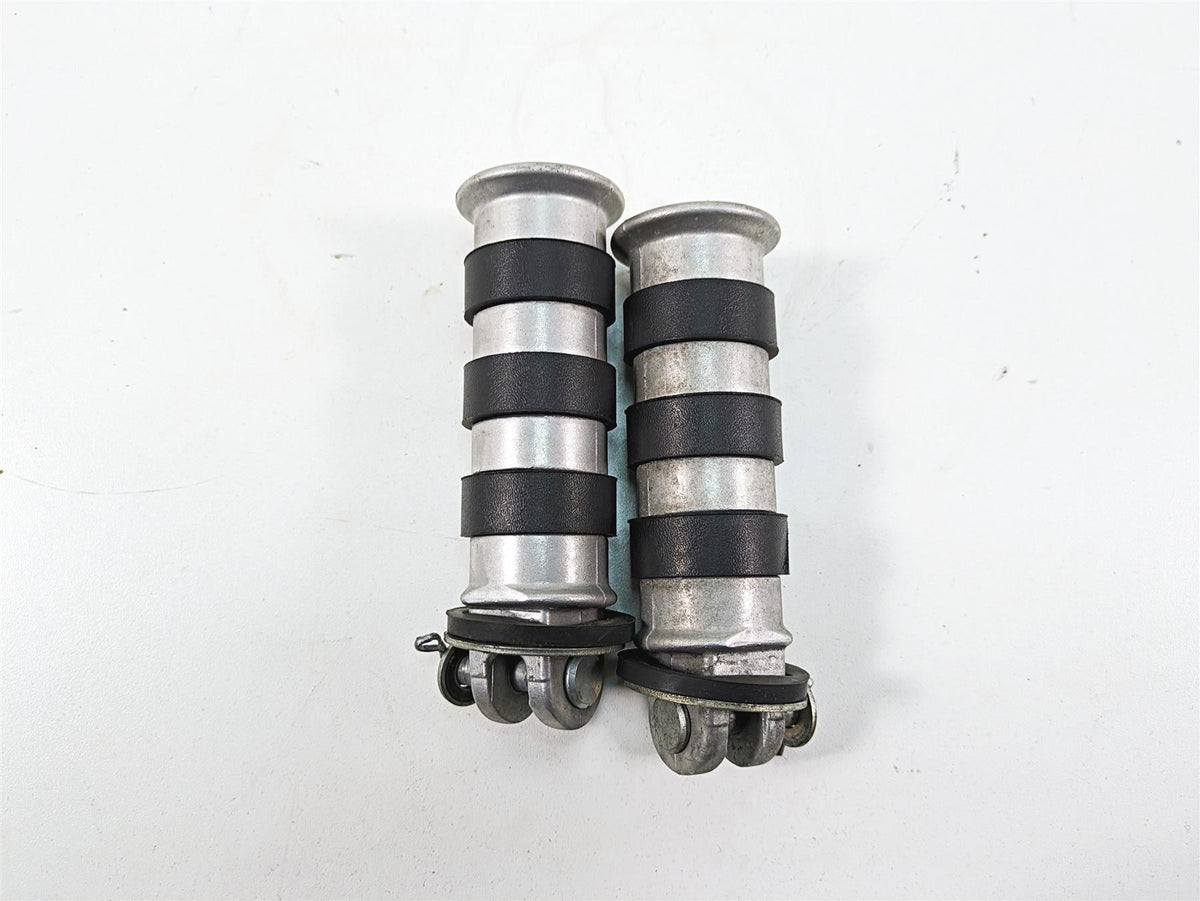 2006 Honda VT1100 C2 Shadow Rear Passenger Footpeg Rest Set 50715-MBA-020 {{ shop.shopifyCountryName }} - Mototech271