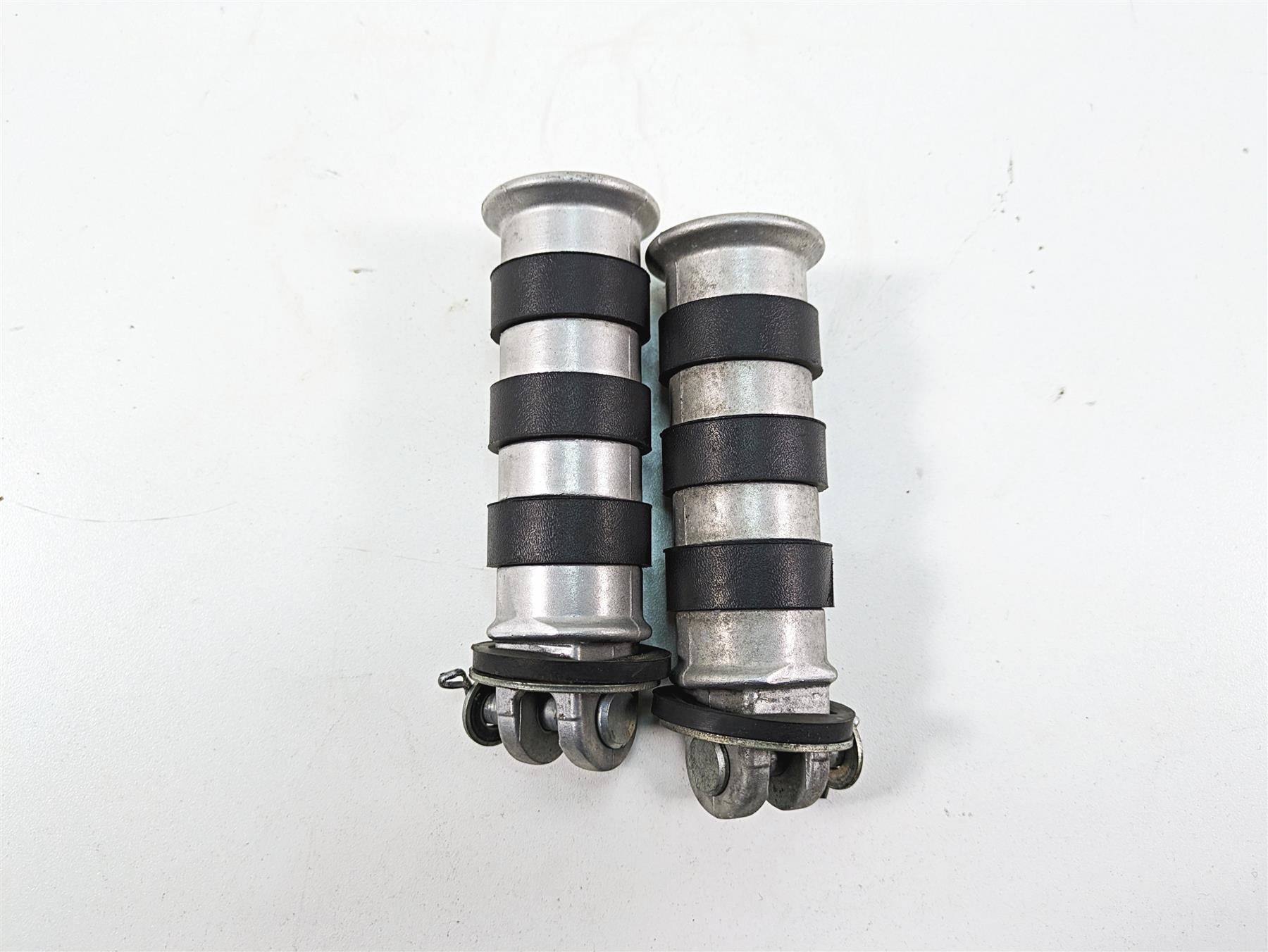 2006 Honda VT1100 C2 Shadow Rear Passenger Footpeg Rest Set 50715-MBA-020 {{ shop.shopifyCountryName }} - Mototech271