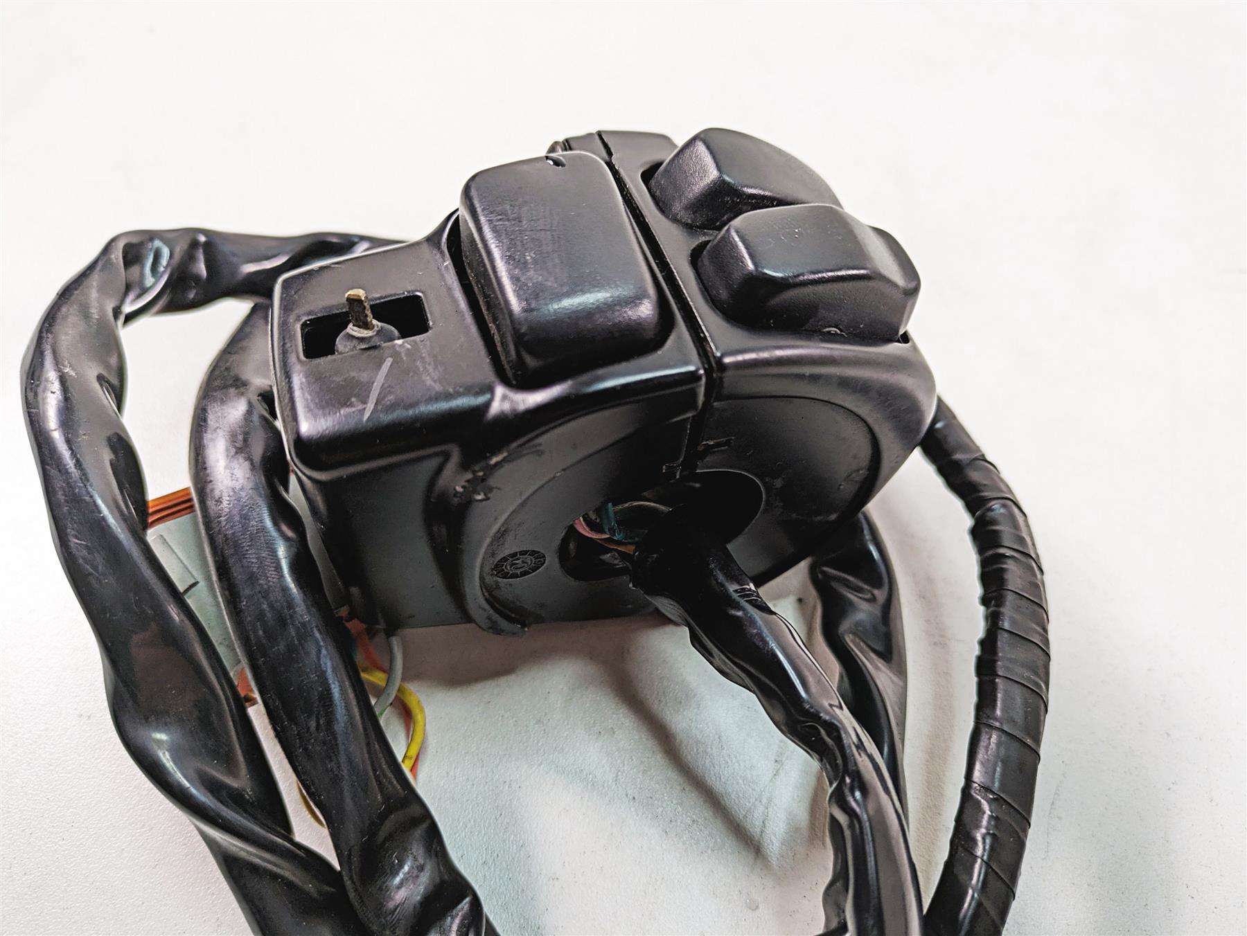 2006 Harley Touring FLHXI Street Glide Left Hand Control Switch - Read 71558-96A {{ shop.shopifyCountryName }} - Mototech271