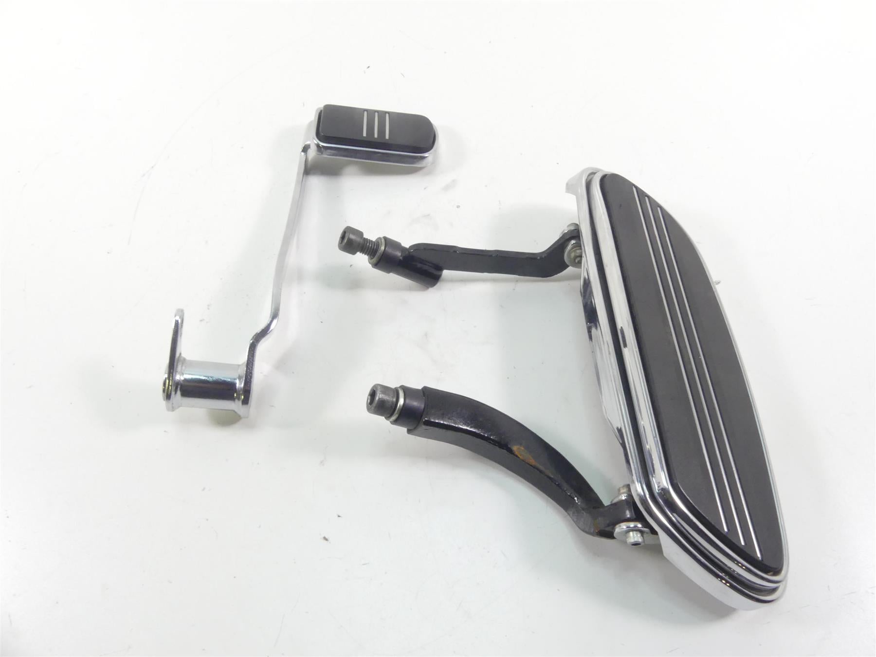 2005 Harley Touring FLHRSI Road King Right Floorboard + Brake Ped -Read 50518-83 {{ shop.shopifyCountryName }} - Mototech271