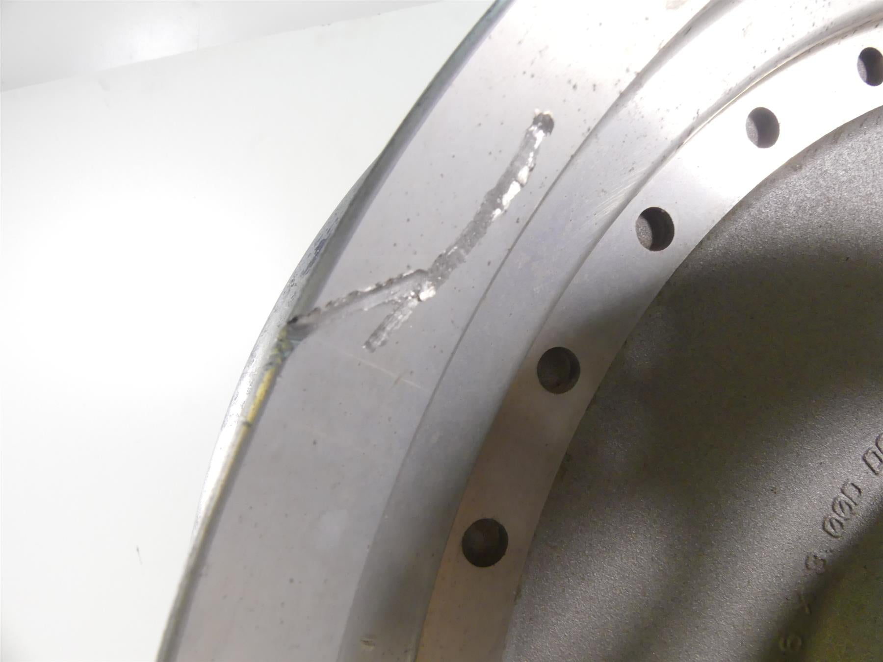 2004 Harley Softail FLSTFI Fat Boy Straight Rear Wheel Solid 16x3 -Read 41092-03 {{ shop.shopifyCountryName }} - Mototech271