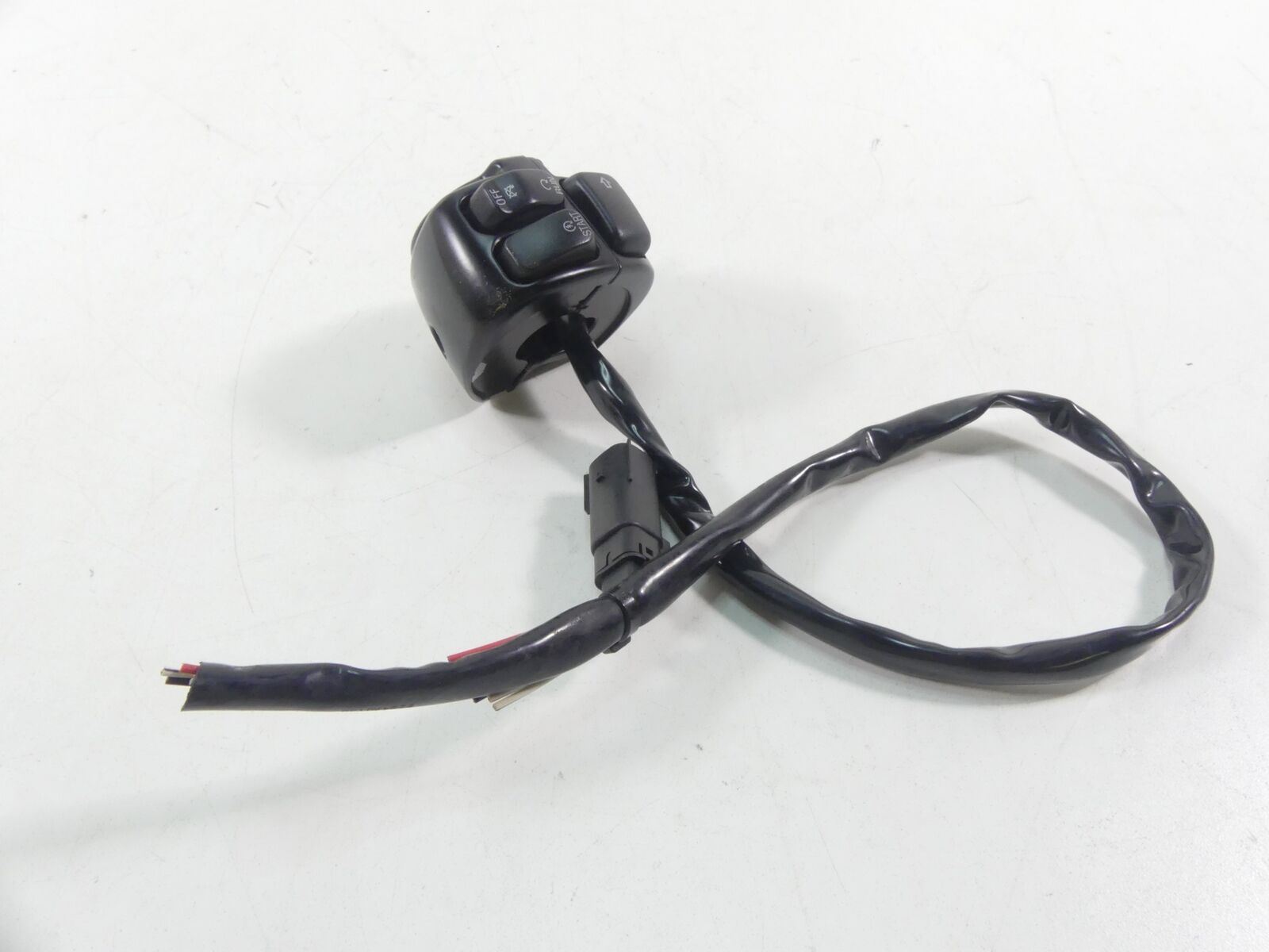 2015 Harley VRSCF Muscle V-Rod Right Control Switch Start Stop - Read 71684-06A {{ shop.shopifyCountryName }} - Mototech271