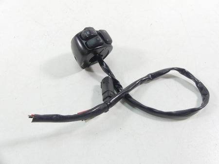 2015 Harley VRSCF Muscle V-Rod Right Control Switch Start Stop - Read 71684-06A {{ shop.shopifyCountryName }} - Mototech271