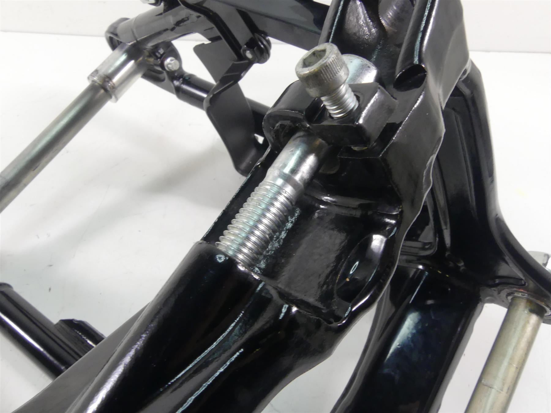 2021 Harley Softail FXBBS 114 Street Bob Swingarm Swing Arm & Axle 47400099BHP {{ shop.shopifyCountryName }} - Mototech271
