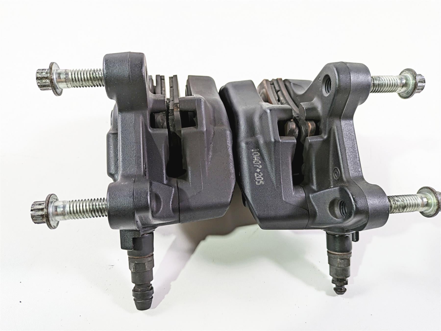 2010 Harley Touring FLHTK Electra Glide Front Brake Calipers 43027-08 44023-08 {{ shop.shopifyCountryName }} - Mototech271