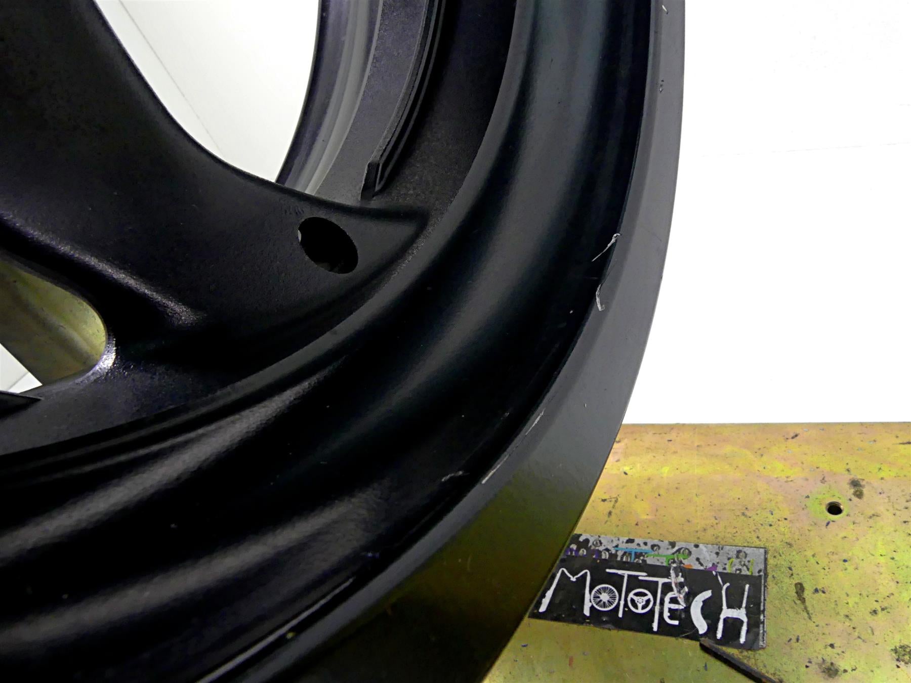 2012 Yamaha VMX17 VMAX 1700 Straight Rear Wheel Rim 18x6 2S3-25338-00-98 {{ shop.shopifyCountryName }} - Mototech271