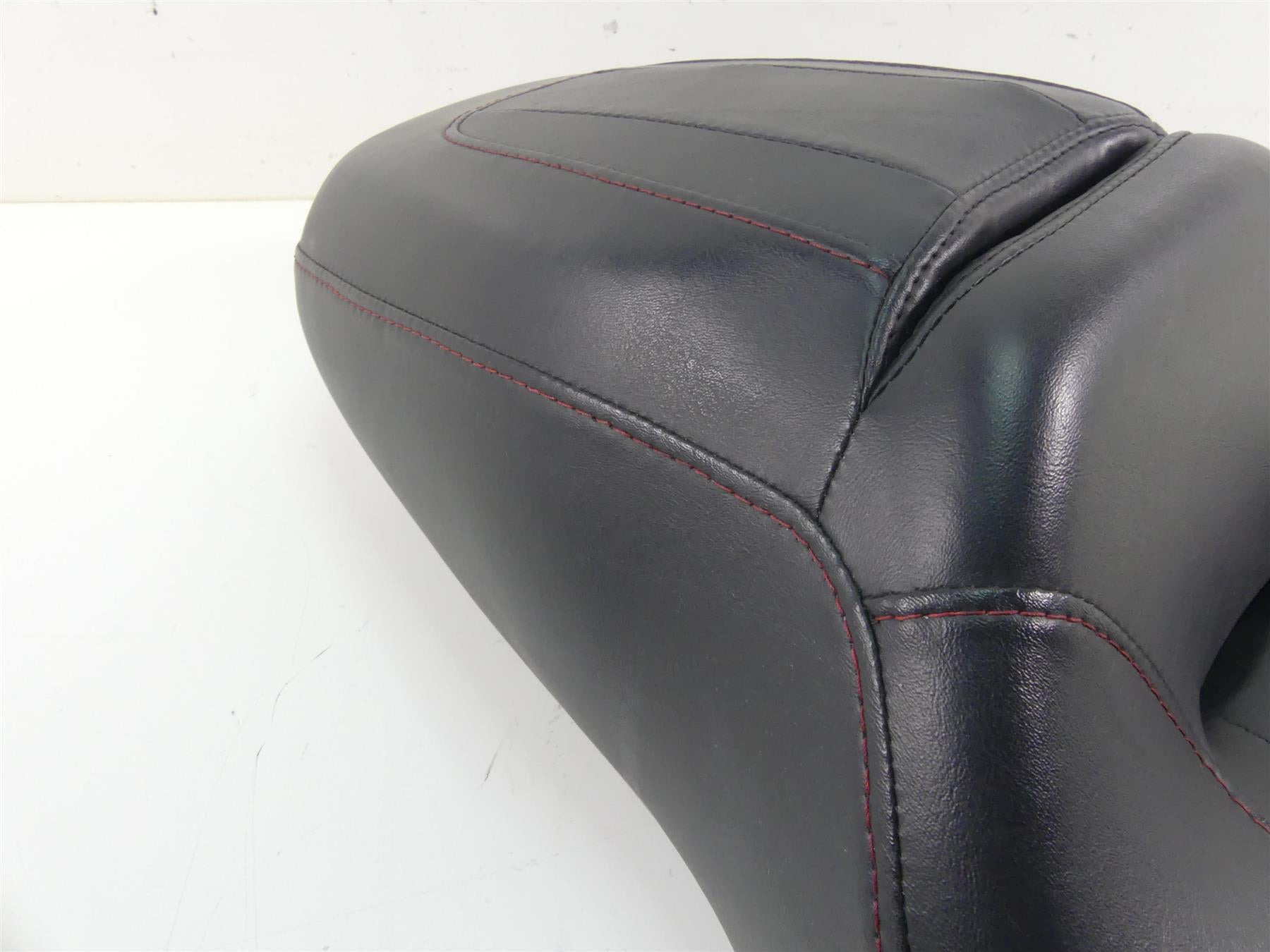 2013 Harley Touring FLHX Street Glide Front Driver Seat Saddle -No Tear 52000142 {{ shop.shopifyCountryName }} - Mototech271