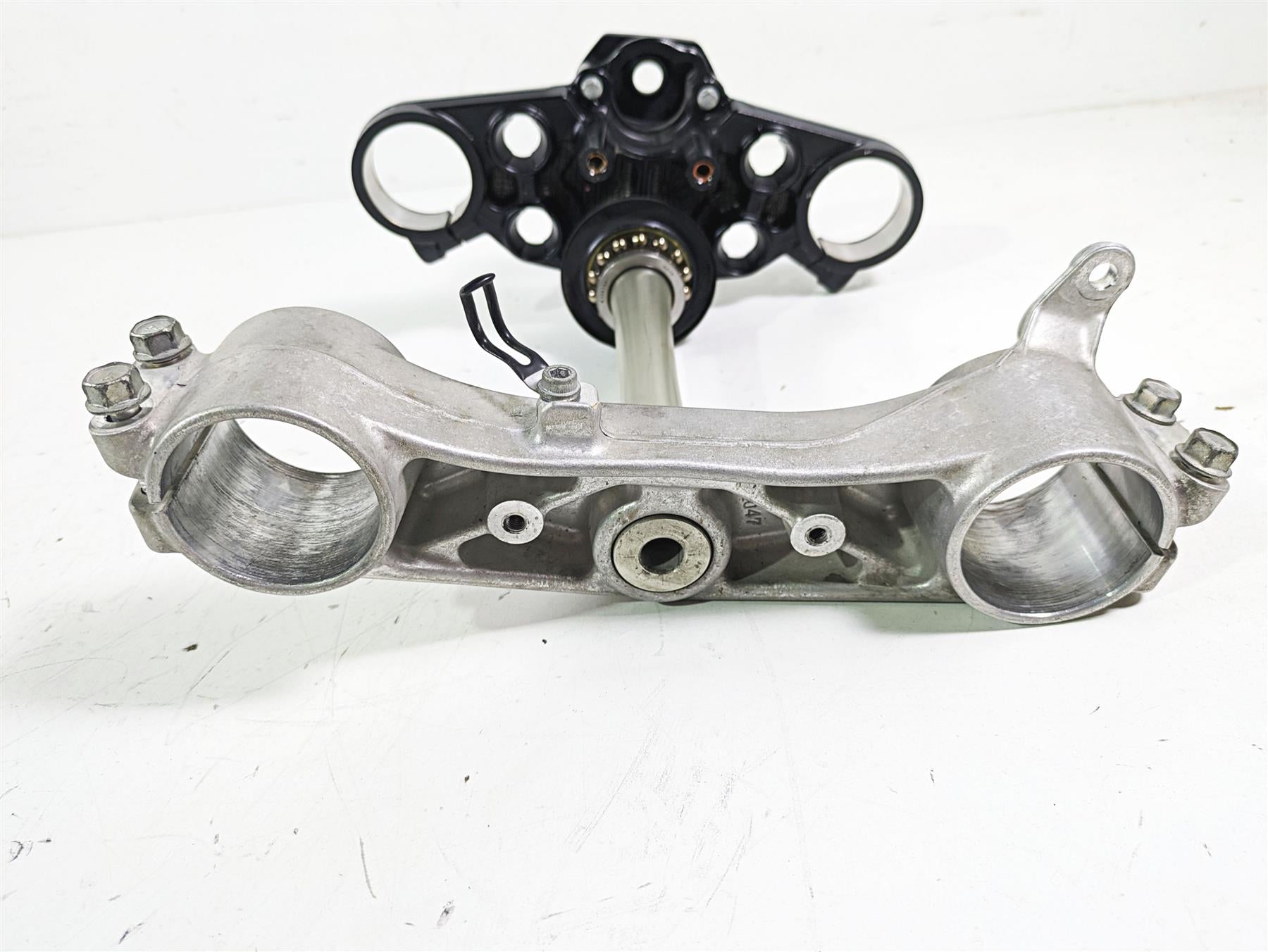 2018 Suzuki GSX1300 R Hayabusa Upper Lower Triple Tree Set 51410-24F50 {{ shop.shopifyCountryName }} - Mototech271