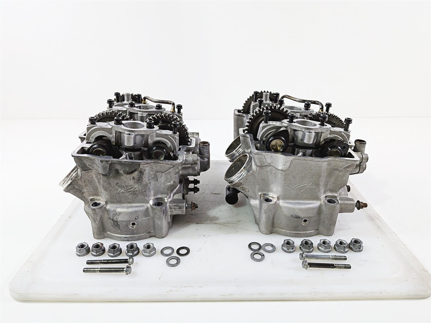 2016 Aprilia RSV 1100 Tuono V4 Factory Cylinder Head & Cam Shaft Set 8986822 {{ shop.shopifyCountryName }} - Mototech271