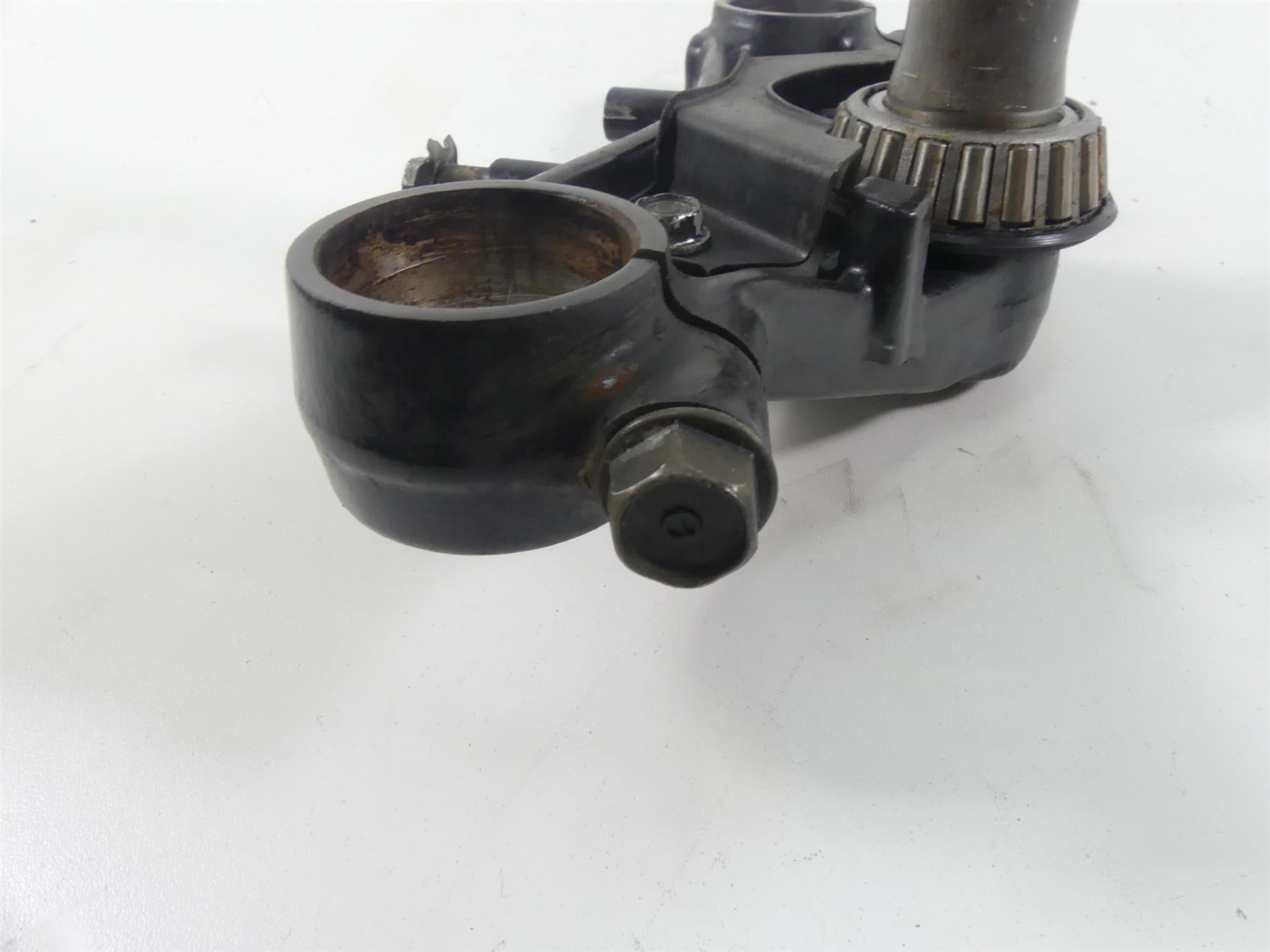 1980 Honda CB750C Custom Lower Triple Tree Steering Clamp 53200-425-730ZA {{ shop.shopifyCountryName }} - Mototech271