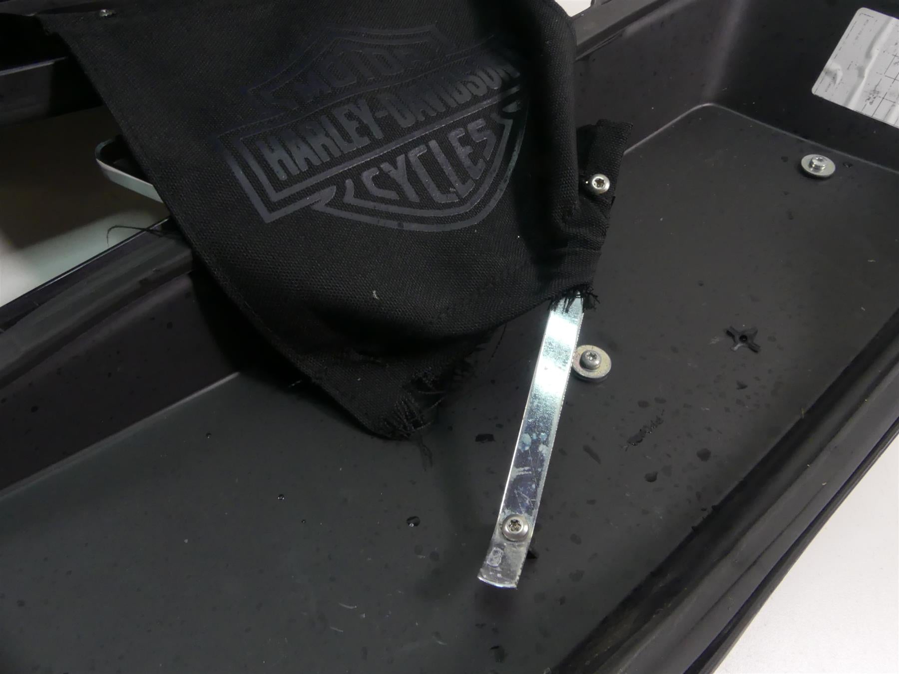 2004 Harley FLHTC SE CVO Electra Glide Right Saddle Bag Saddle Bag 90906-04 {{ shop.shopifyCountryName }} - Mototech271