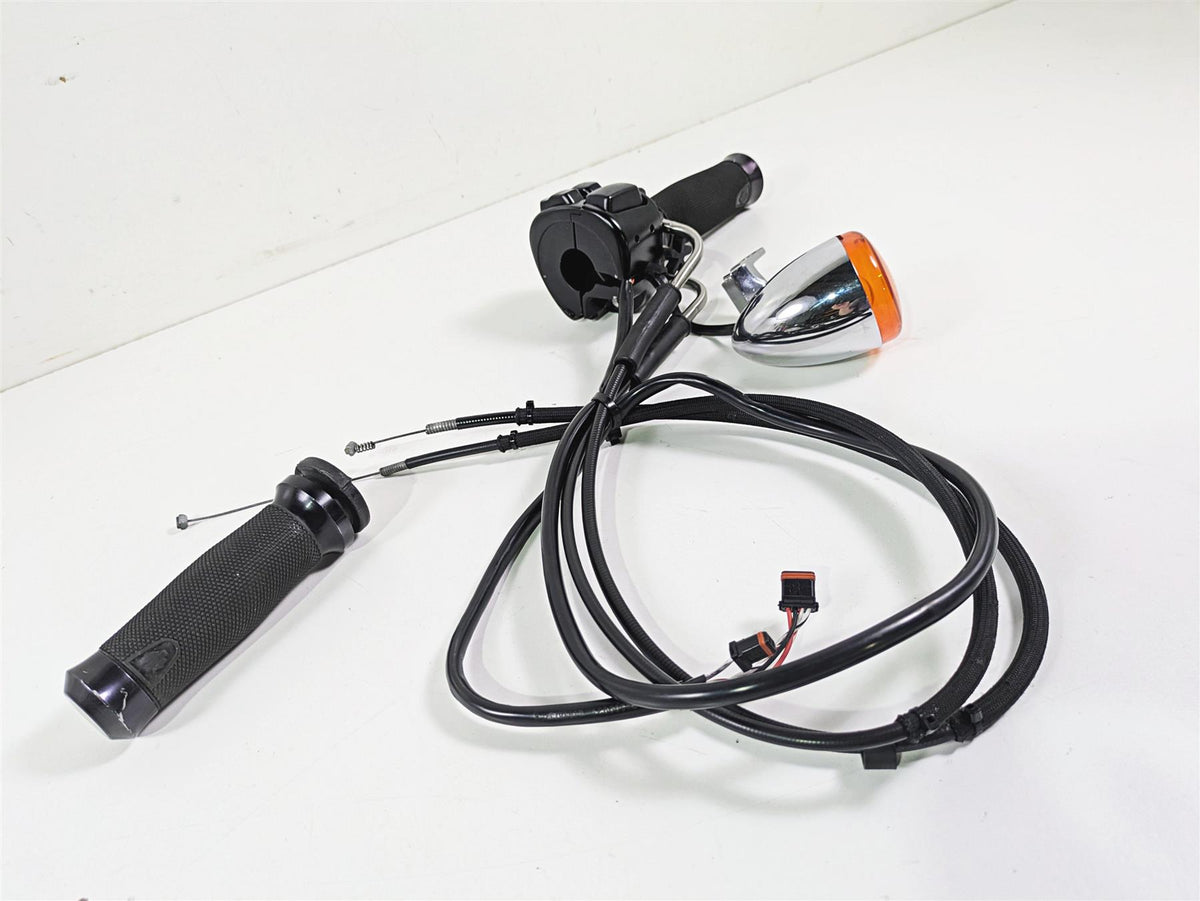 2014 Harley FXDF Dyna Fat Bob Right Hand Control Switch & Blinker 72944-12 {{ shop.shopifyCountryName }} - Mototech271