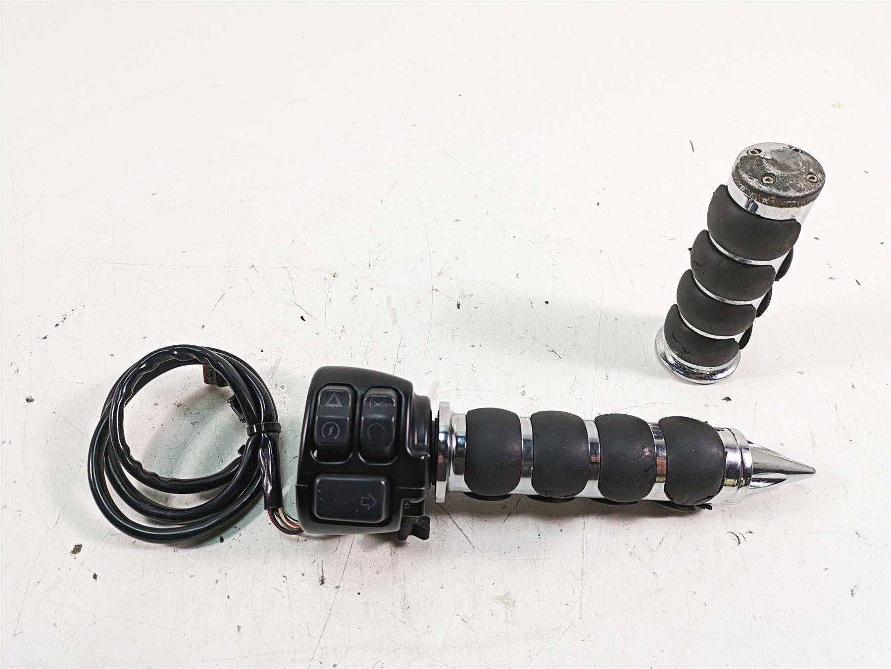 2019 Harley XL883N Sportster Iron Right Hand Control Switch 71500118 | Mototech271