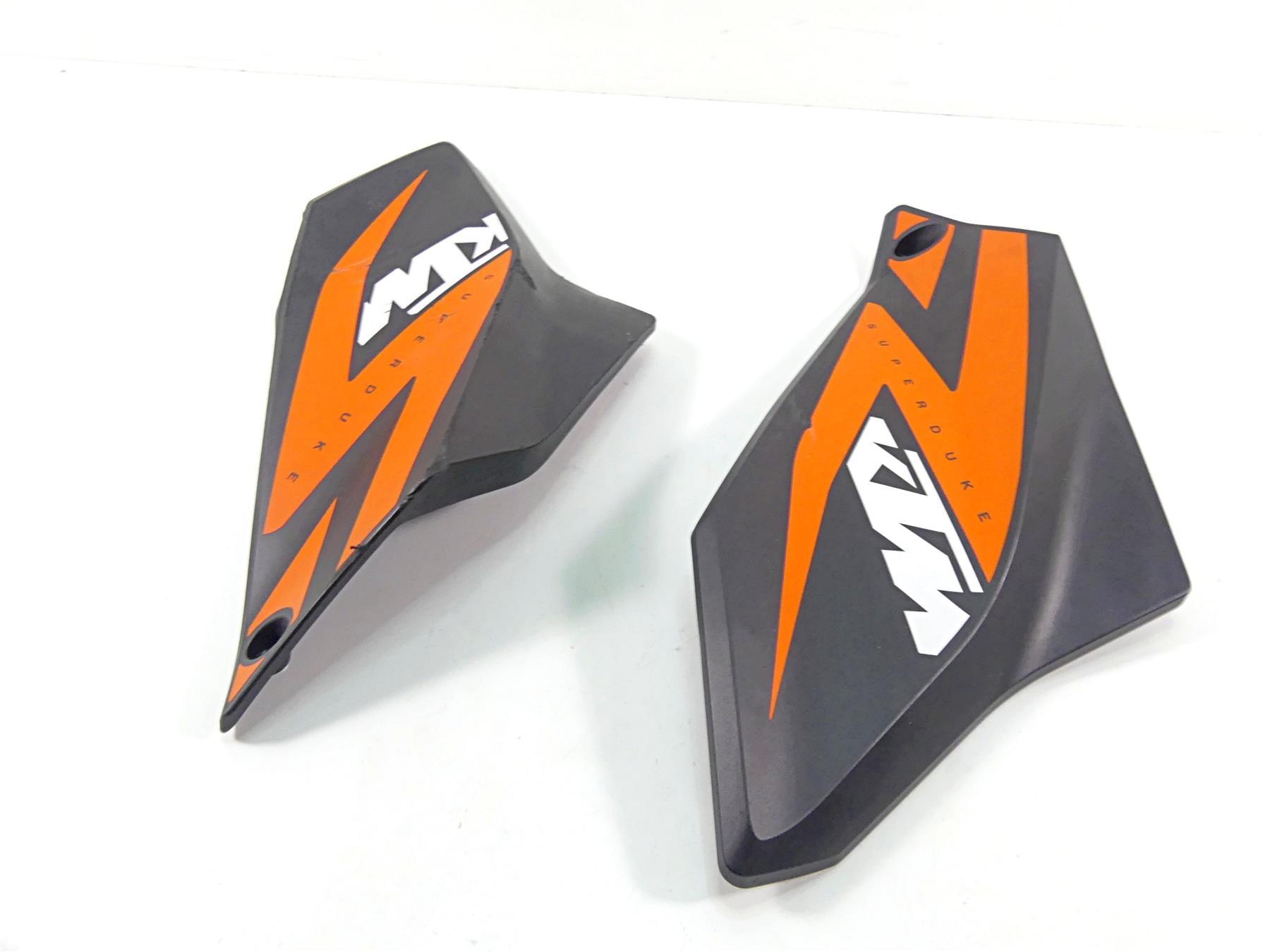 2016 KTM 1290 Super Duke R Tank Side Cover Panel Fairings 61308051000 {{ shop.shopifyCountryName }} - Mototech271