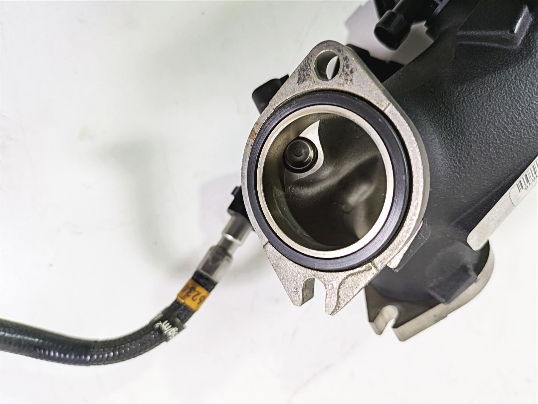 2014 Harley FXDL Dyna Low Rider Throttle Body Fuel Injectors 27708-10A 27618-06A {{ shop.shopifyCountryName }} - Mototech271