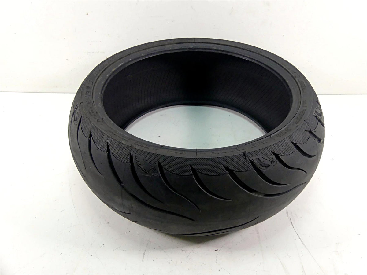 Used Rear Motorcycle Tire Avon Cobra AV92 240/40VR18 4120211 {{ shop.shopifyCountryName }} - Mototech271