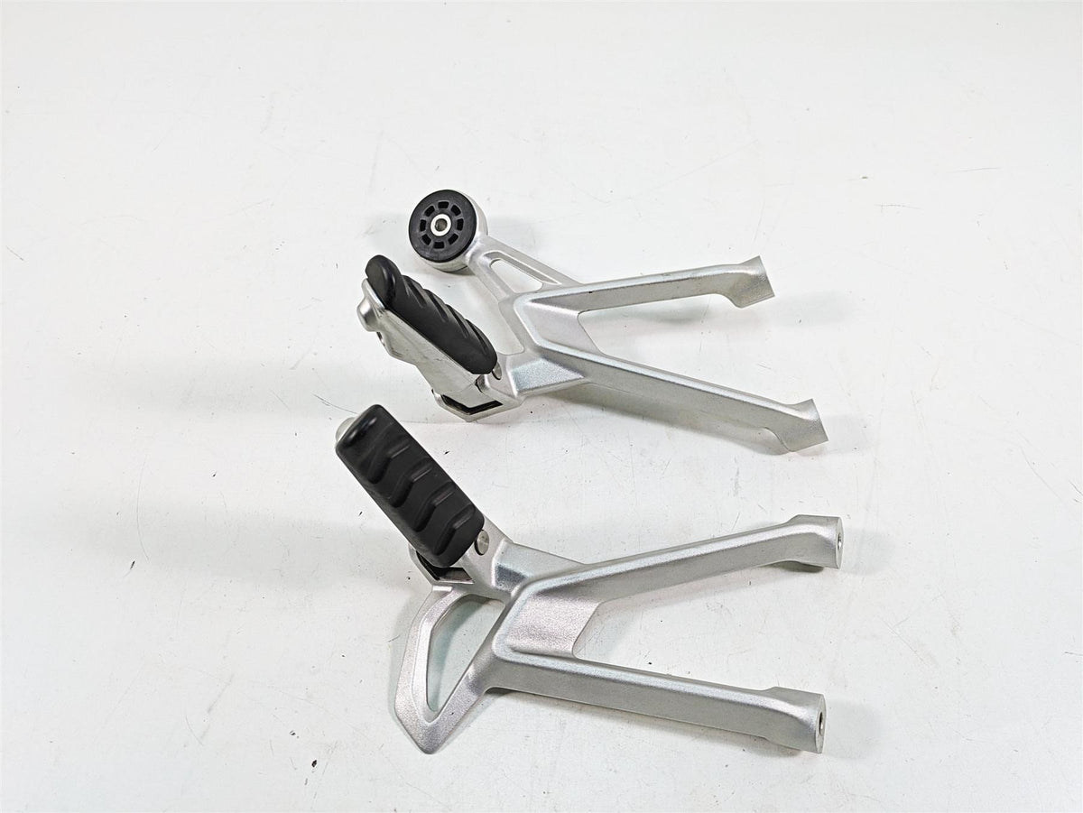 2016 BMW R1200R K53 Rear Passenger Foot Peg Rest Set 46718540798 46718540799 {{ shop.shopifyCountryName }} - Mototech271