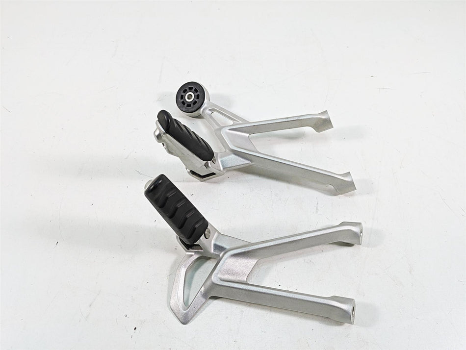 2016 BMW R1200R K53 Rear Passenger Foot Peg Rest Set 46718540798 46718540799 {{ shop.shopifyCountryName }} - Mototech271