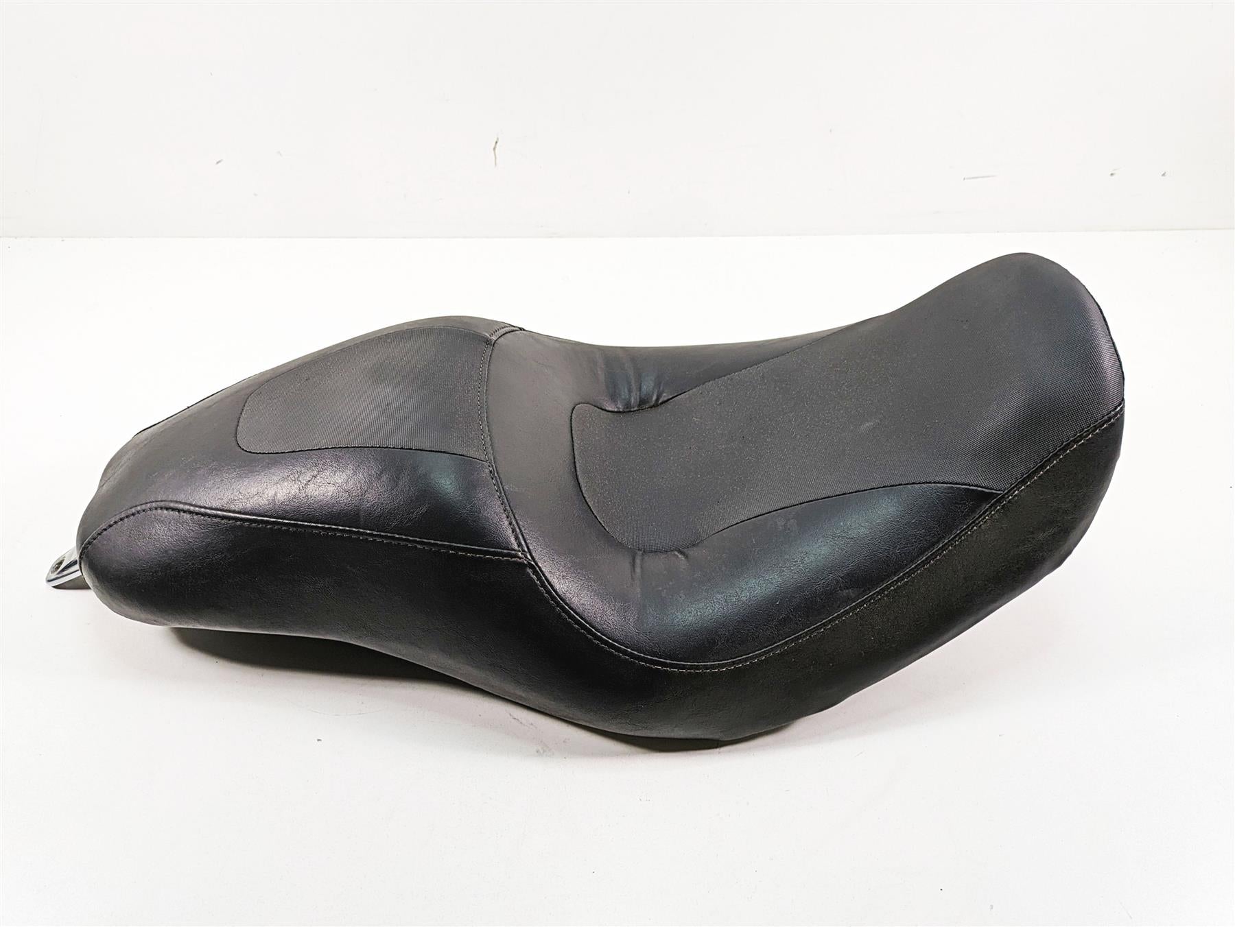 2009 Harley FXDF Dyna Fat Bob Oem Duo Rider Driver Seat Saddle 53108-08 {{ shop.shopifyCountryName }} - Mototech271