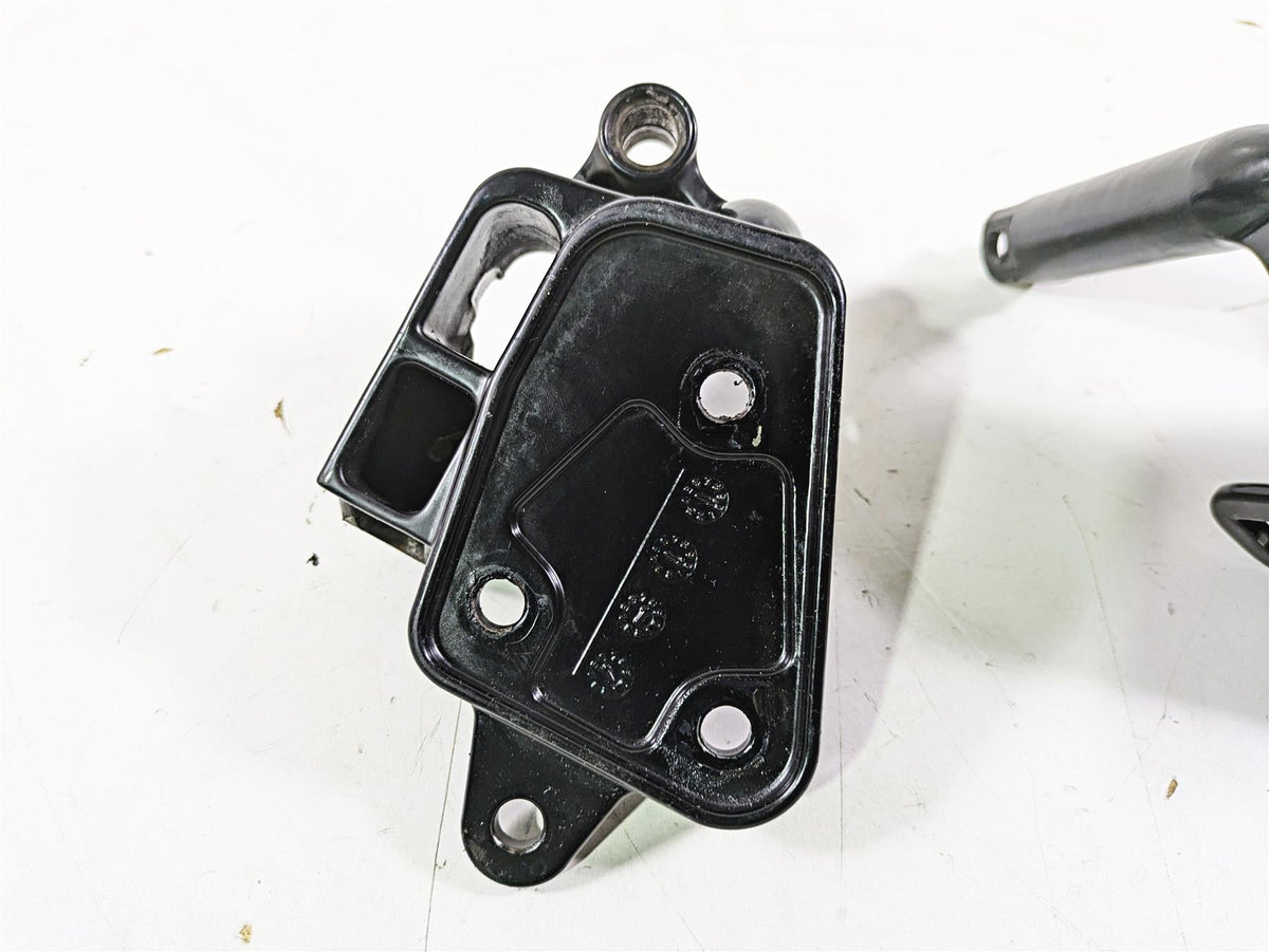 2003 Harley Softail FXSTDI Deuce 100th Front Footpeg Mounts 33683-00 42507-00B {{ shop.shopifyCountryName }} - Mototech271