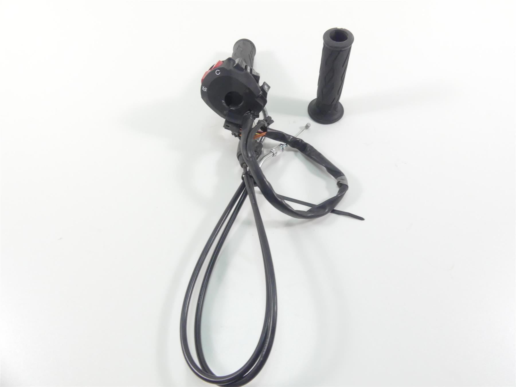 2022 Suzuki GSXR750 Right Hand Control Switch Throttle & Grips -Read 37200-47H30 {{ shop.shopifyCountryName }} - Mototech271