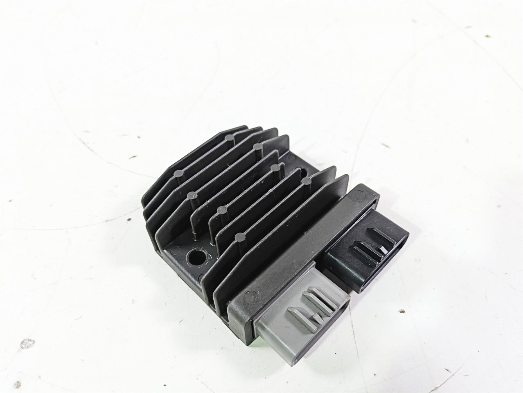 2019 Triumph Speed Triple RS 1050 Rectifier Voltage Regulator T1300675 FH020AA {{ shop.shopifyCountryName }} - Mototech271