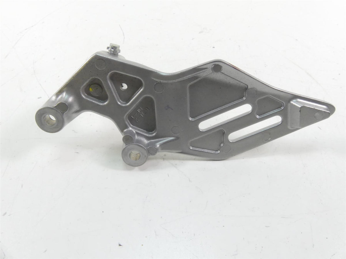 2022 Yamaha MT09 FZ09 Left Front Footpeg & Mount B7N-27442-00-00 {{ shop.shopifyCountryName }} - Mototech271