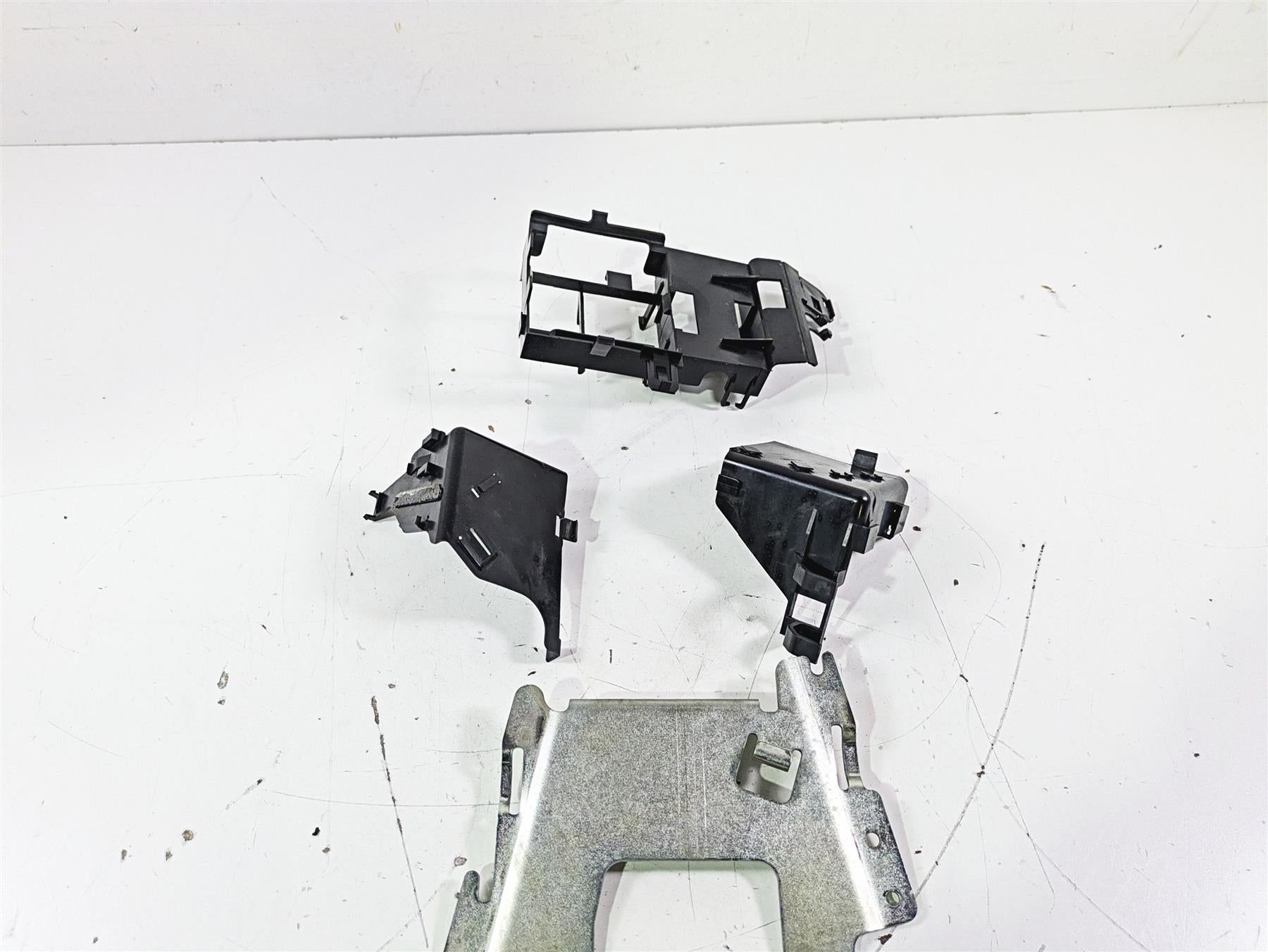 2012 Harley VRSCF Muscle V Rod Electrical Battery Holder Stay Set 70393-07 {{ shop.shopifyCountryName }} - Mototech271