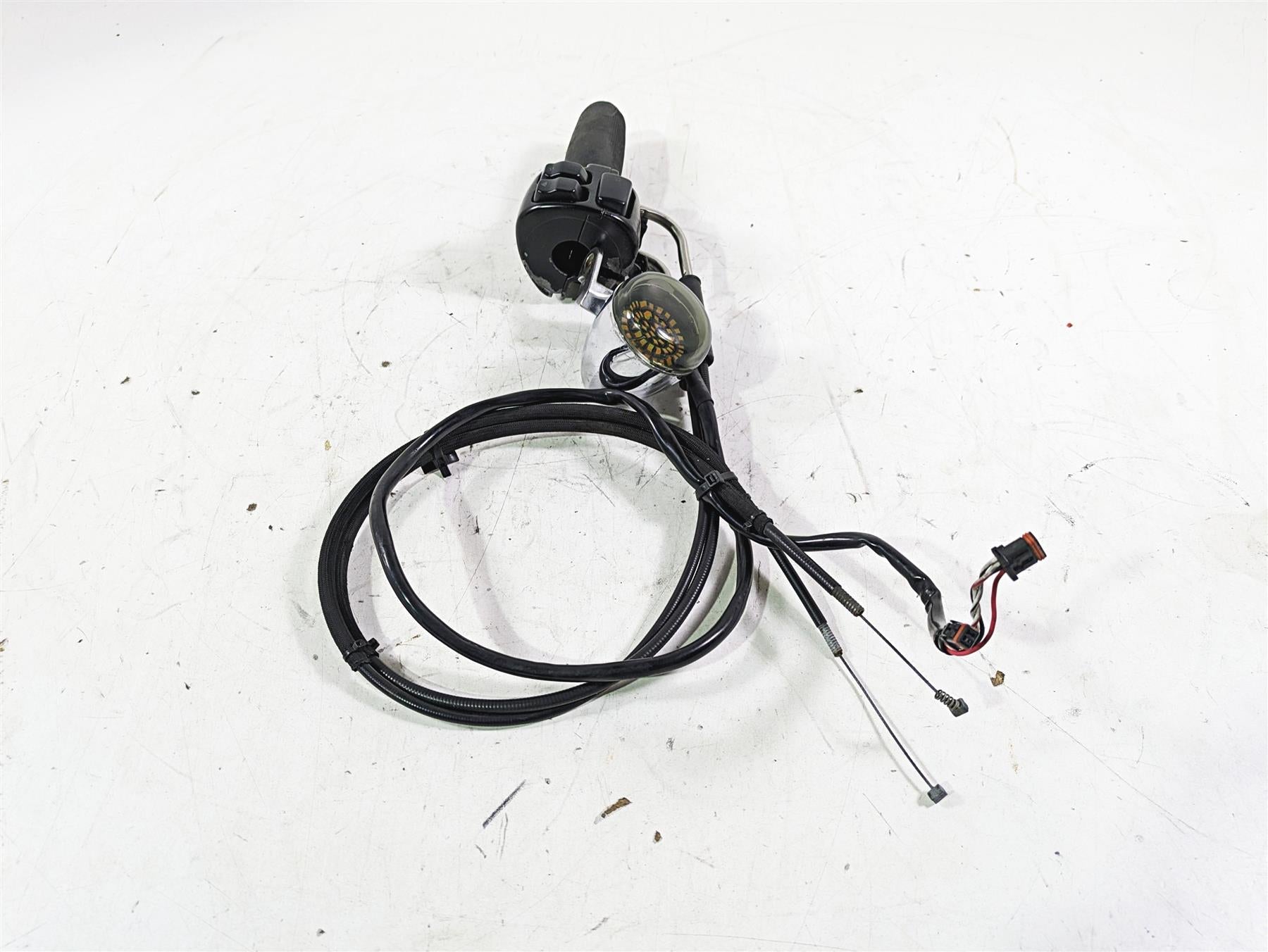 2013 Harley FXDWG Dyna Wide Glide Right Hand Control Switch + Blinker 71500068 {{ shop.shopifyCountryName }} - Mototech271