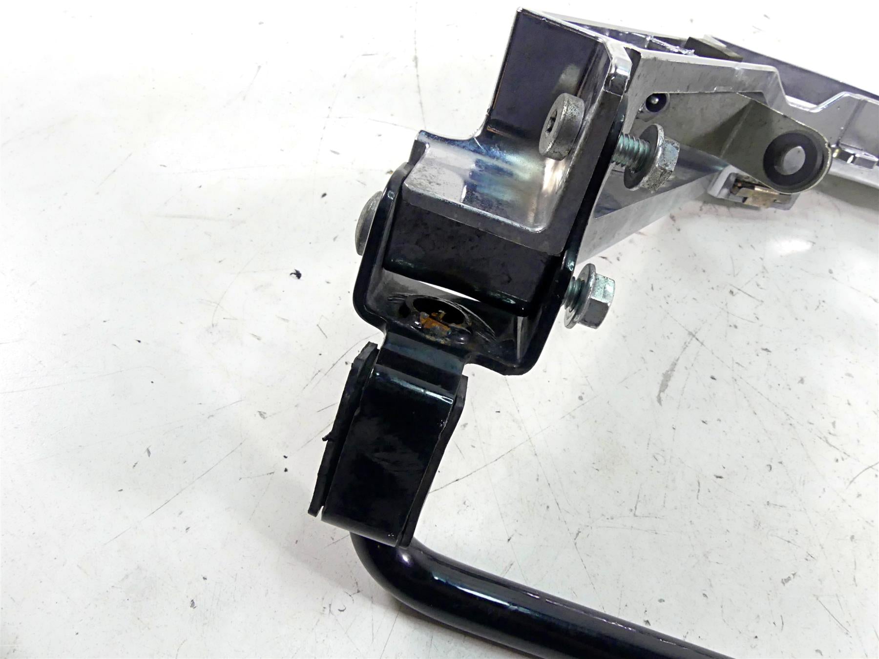 2015 Harley Touring FLHXS Street Glide Left Chrome Saddlebag Support 90200501 {{ shop.shopifyCountryName }} - Mototech271