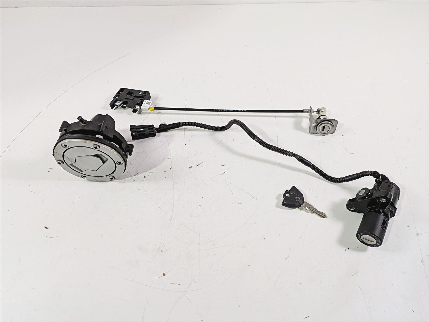 2019 BMW G310GS K02 Ignition Switch Key Lock Tank Cap Set 51258393221 {{ shop.shopifyCountryName }} - Mototech271