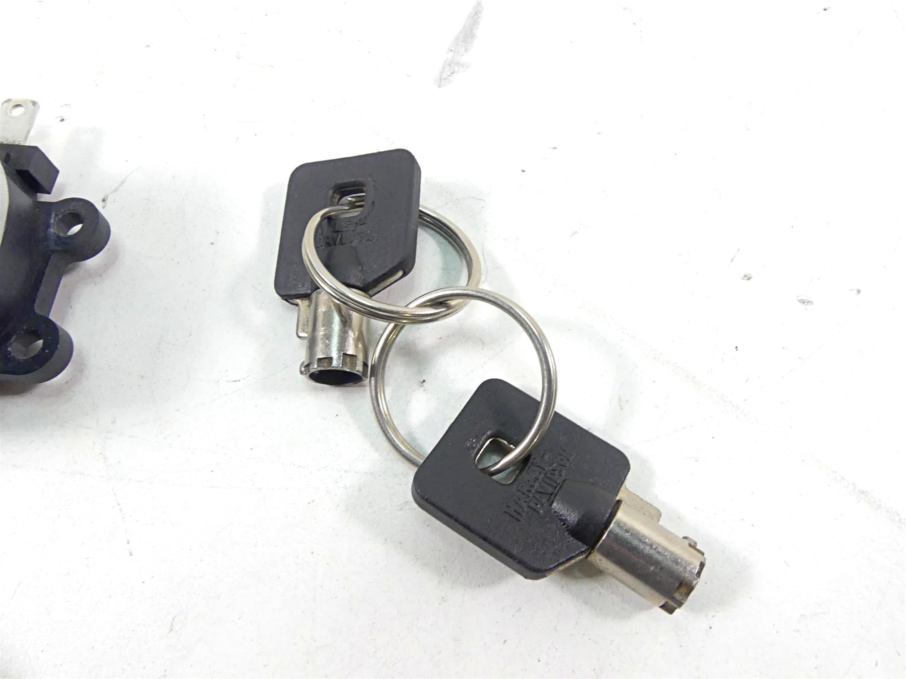2007 Harley Touring FLHRSE CVO Road King Ignition Switch Key Lock Set 53461-07 {{ shop.shopifyCountryName }} - Mototech271