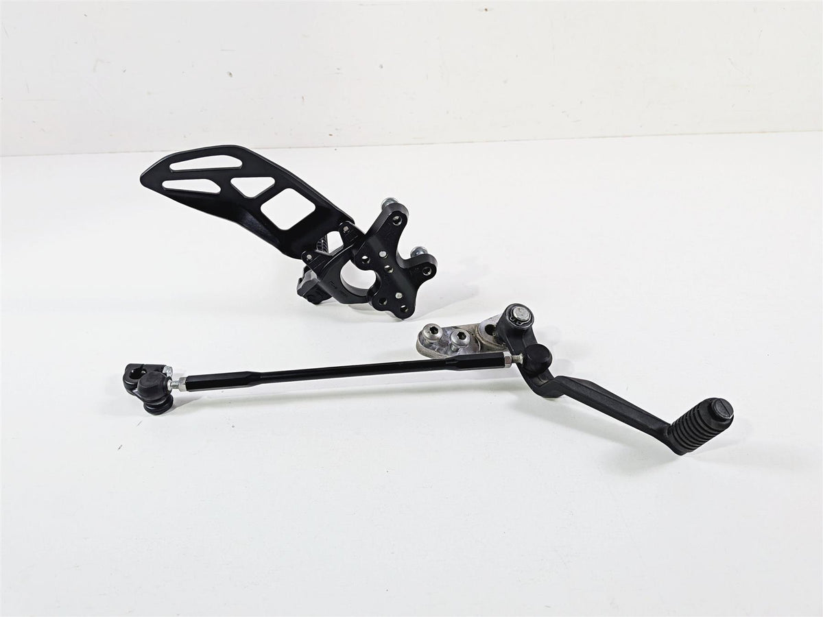2024 Suzuki GSXR600 Left Front Footpeg & Shifter 43521-47H20 25600-14J11 {{ shop.shopifyCountryName }} - Mototech271