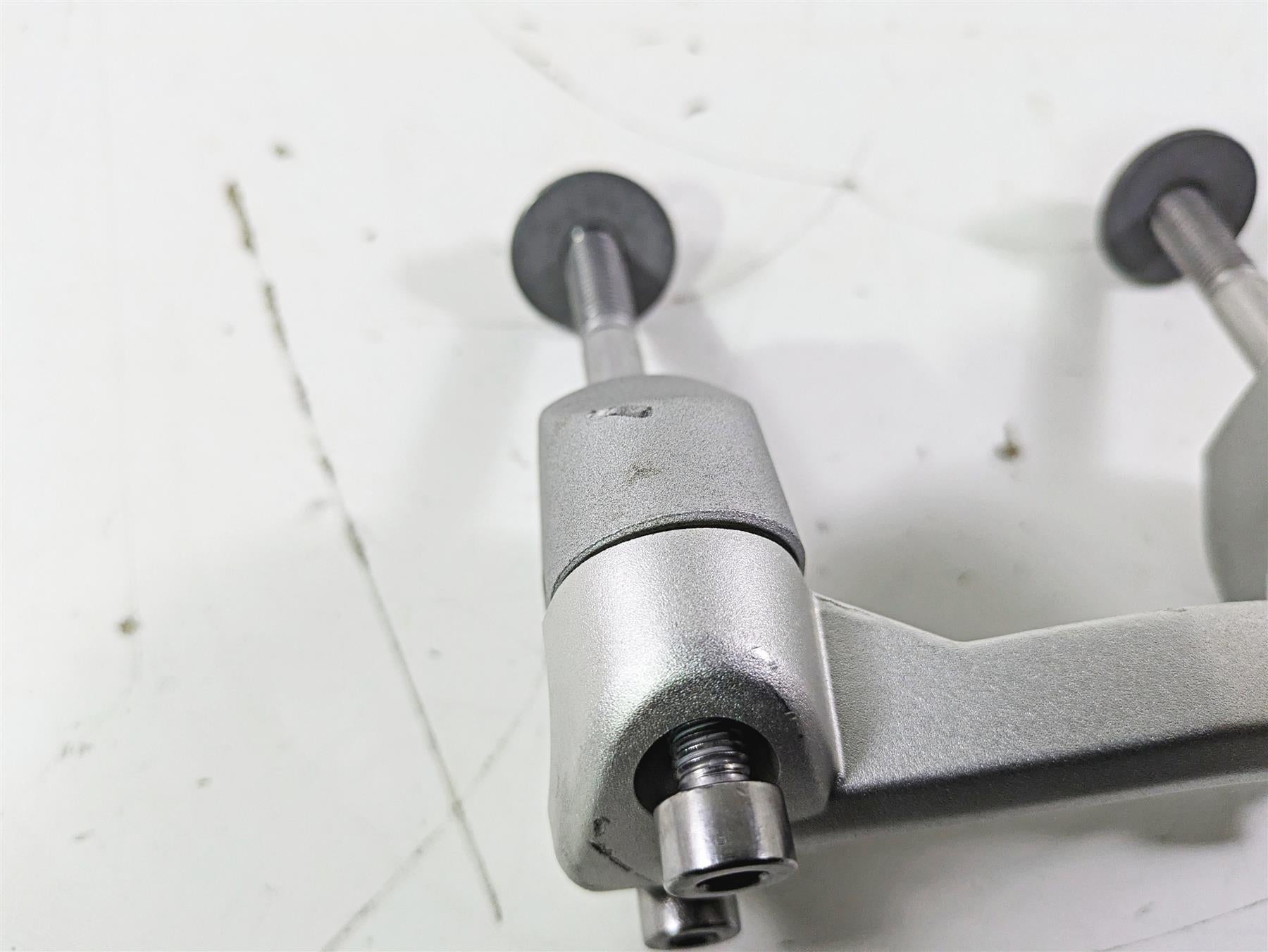 2019 Triumph Speed Triple RS 1050 Handlebar Holder Riser Set T2042064 T2041599 {{ shop.shopifyCountryName }} - Mototech271