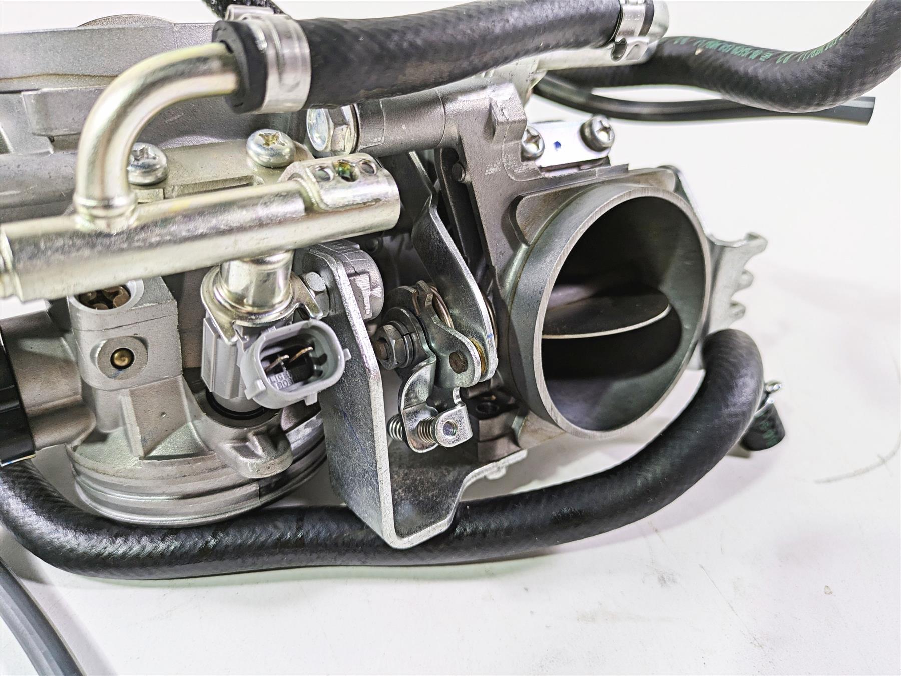 2016 Suzuki M109R VZR1800 Boulevard Mikuni Throttle Body Bodies 13405-48G30 {{ shop.shopifyCountryName }} - Mototech271
