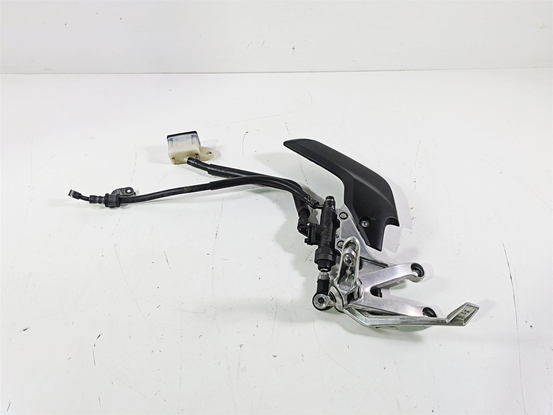 2017 Honda CBR600RR Right Footpeg & Rear Brake Master Cylinder 50600-MFJ-D00 {{ shop.shopifyCountryName }} - Mototech271