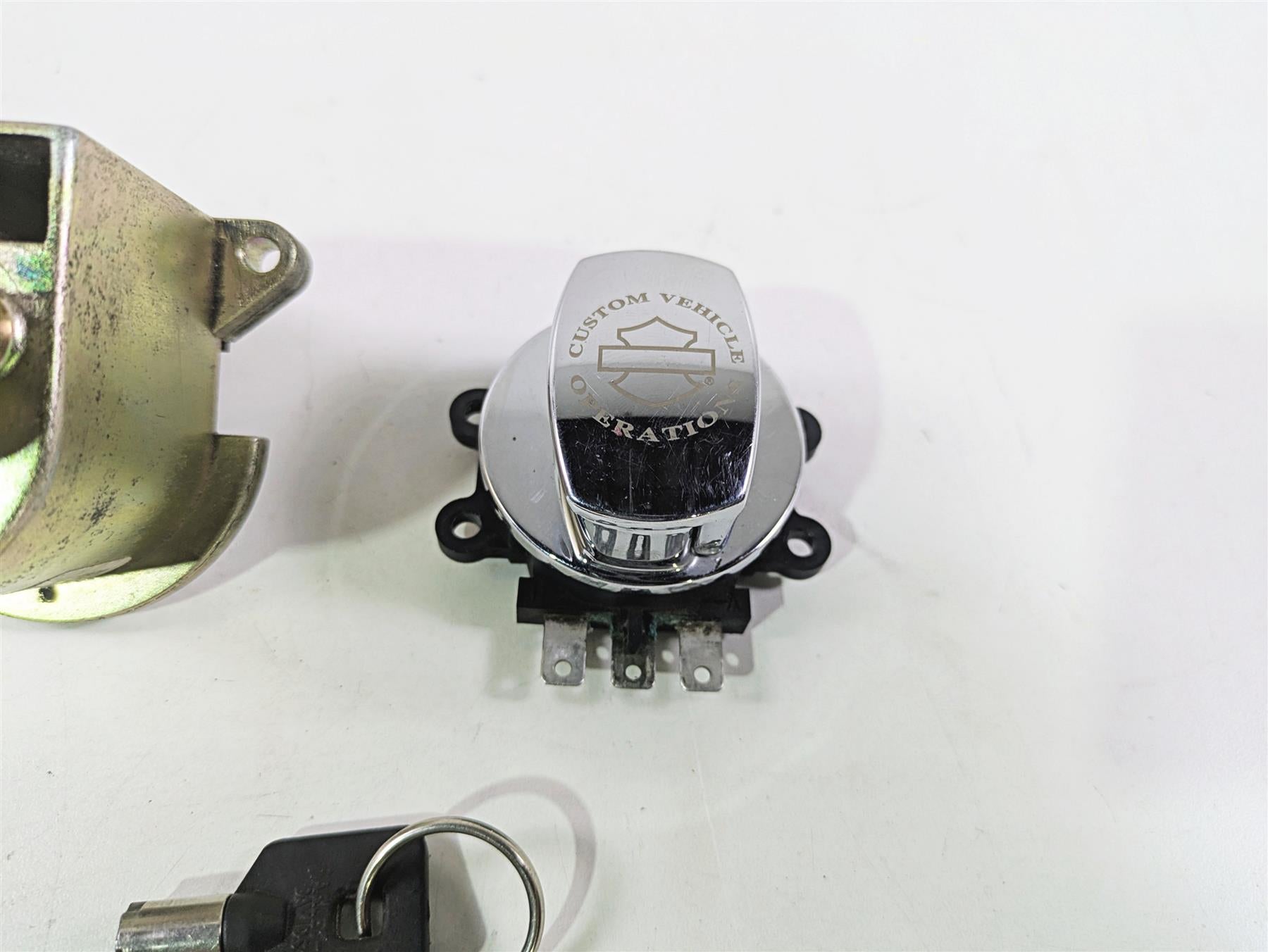 2007 Harley Touring FLHRSE CVO Road King Ignition Switch Fork Lock Set 53461-07 {{ shop.shopifyCountryName }} - Mototech271