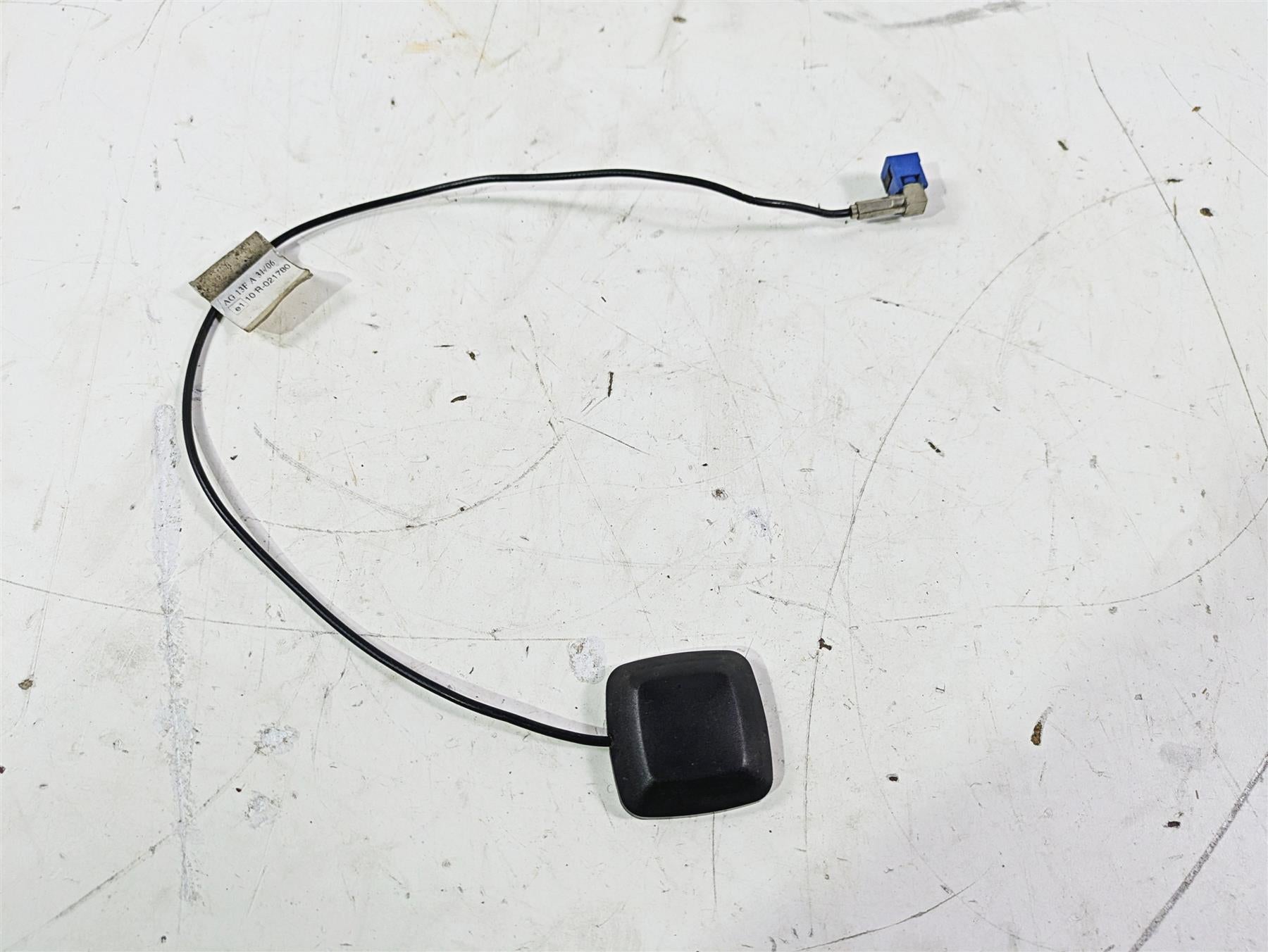 2007 Harley Touring FLHTCU SE CVO E-Glide Gps Antenna 76000222 {{ shop.shopifyCountryName }} - Mototech271